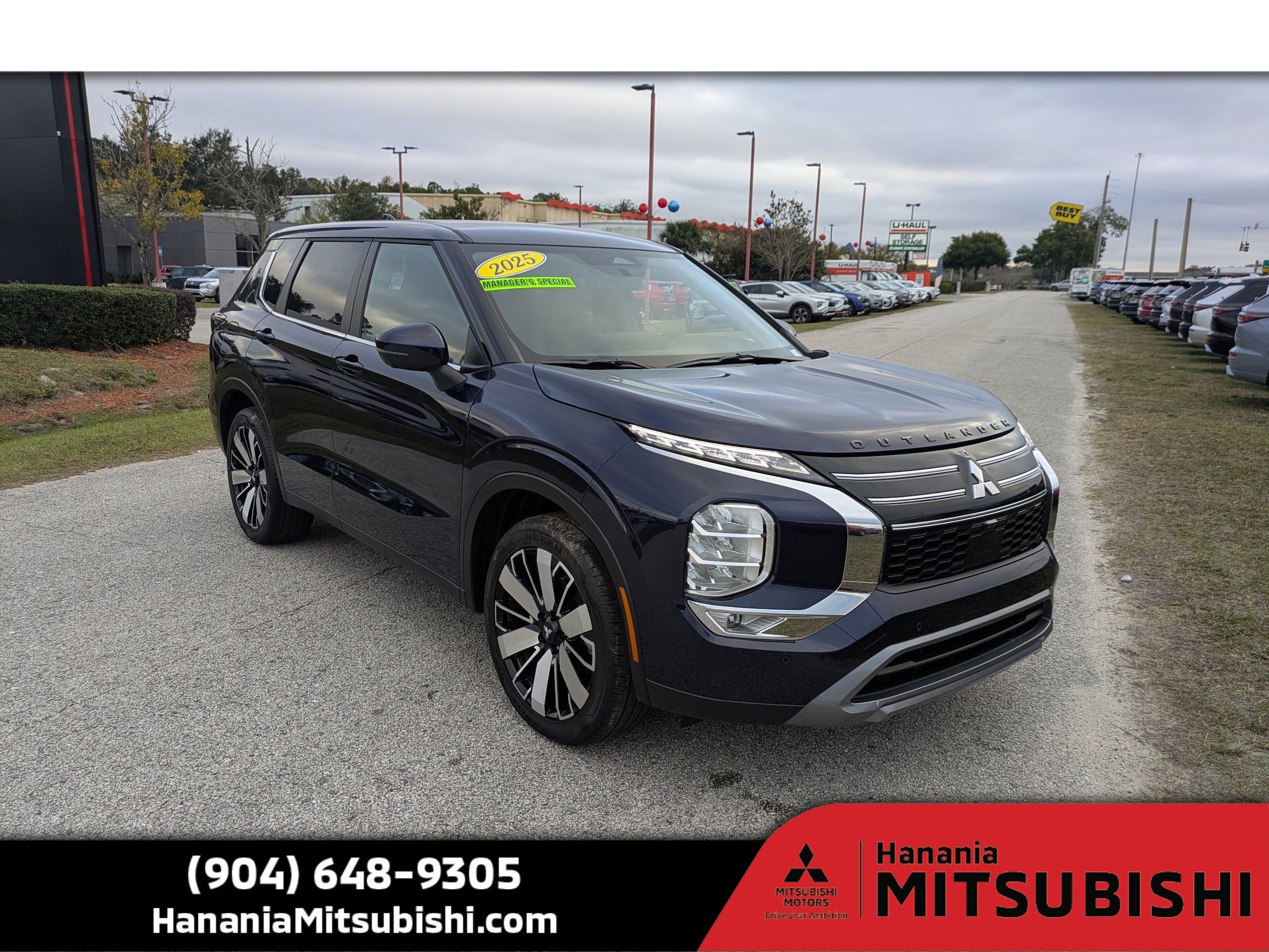 2025 Mitsubishi Outlander SE's photo