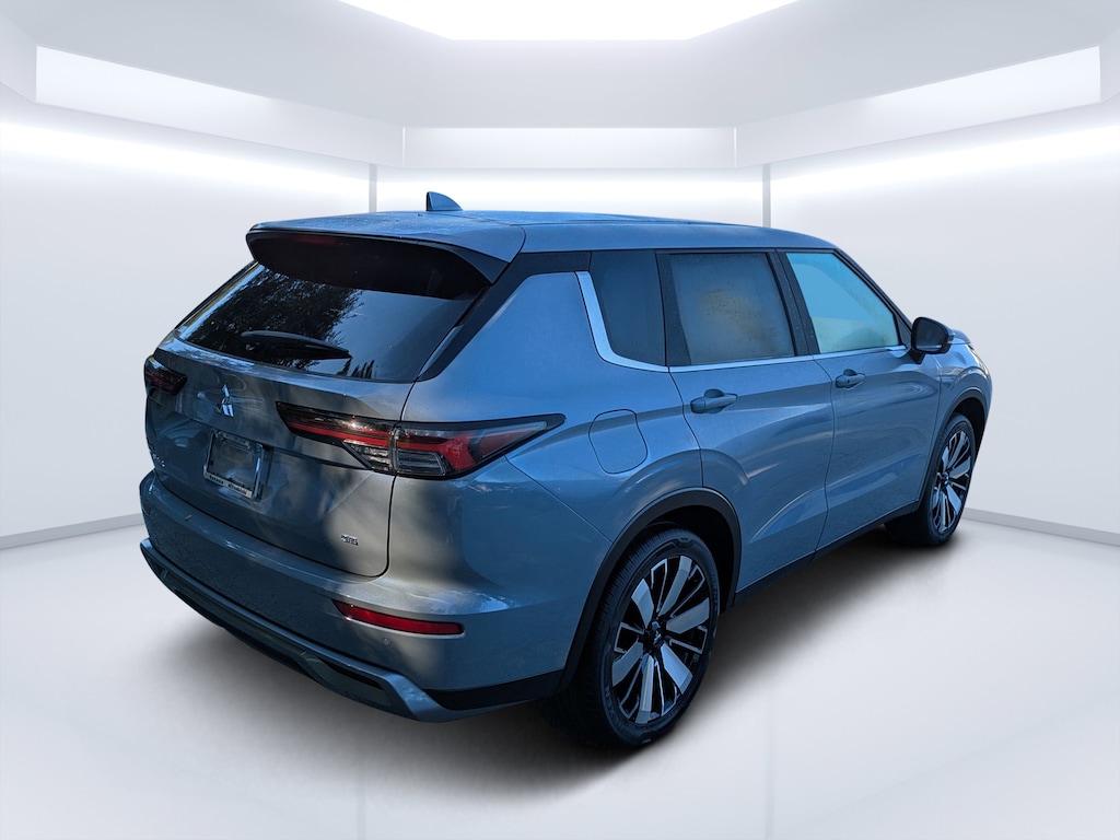 New 2025 Mitsubishi Outlander SE SUV