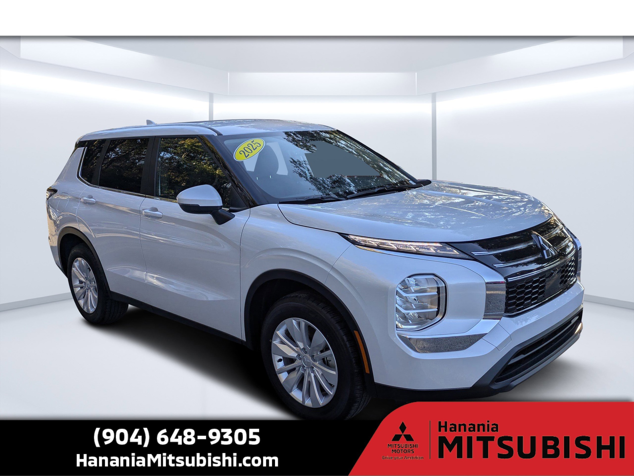 2025 Mitsubishi Outlander ES's photo