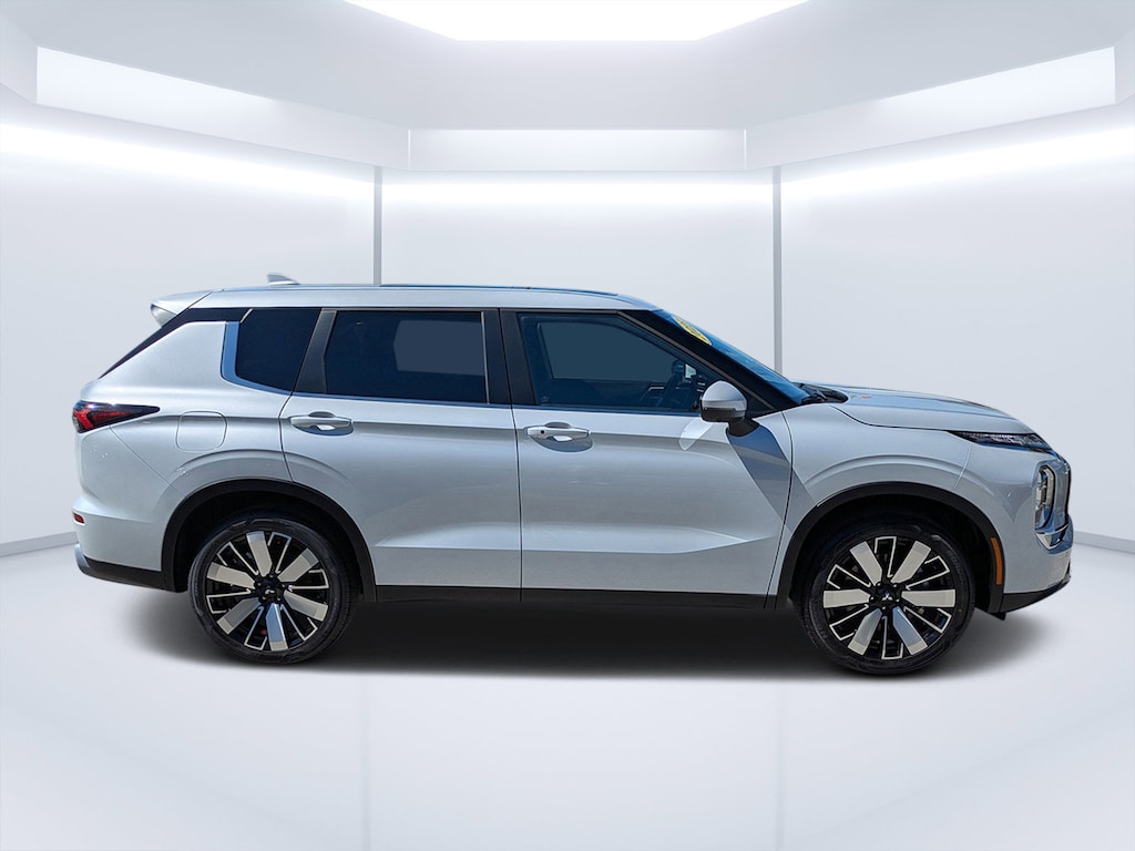 New 2025 Mitsubishi Outlander SE SUV
