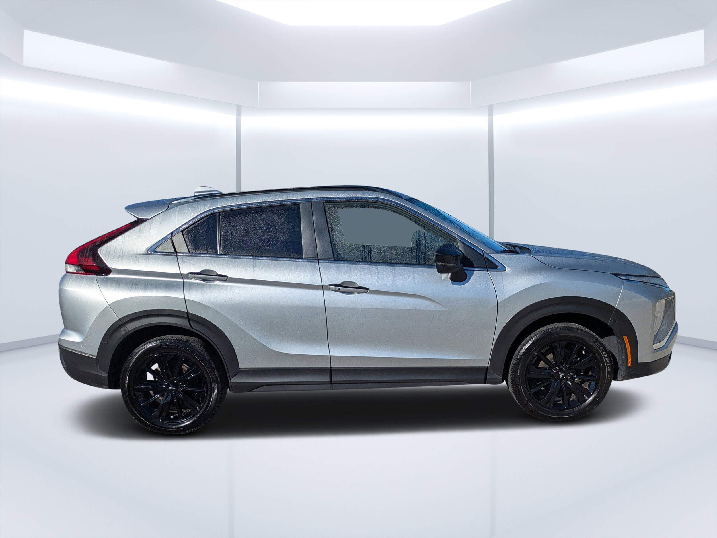 2024 Mitsubishi Eclipse Cross photo 2