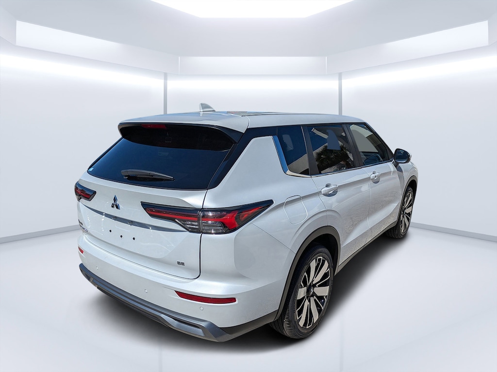New 2025 Mitsubishi Outlander SE SUV