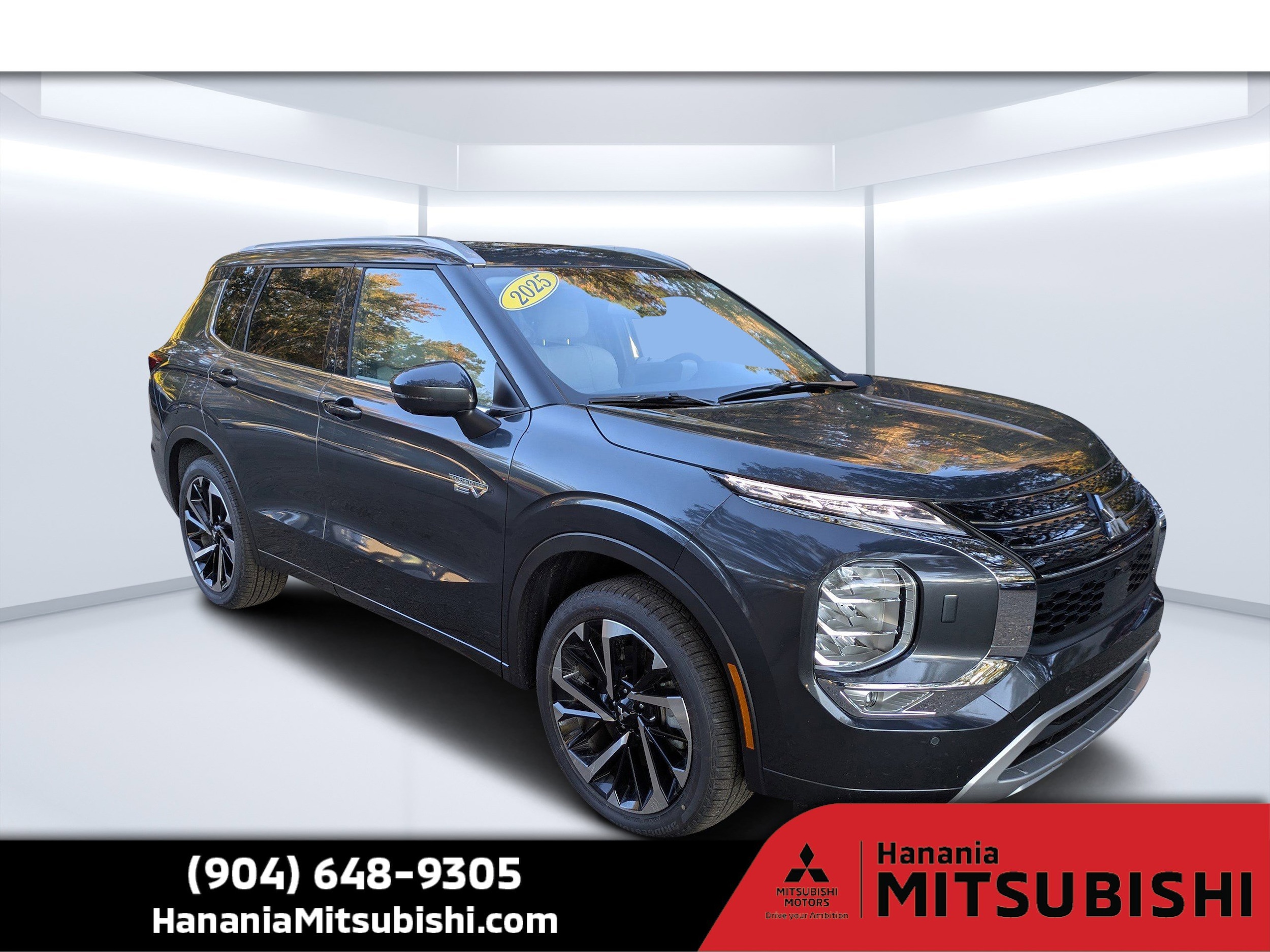 2025 Mitsubishi Outlander Plug-in Hybrid SEL's photo