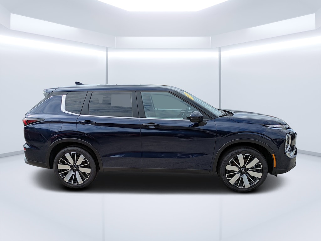 New 2025 Mitsubishi Outlander SE SUV