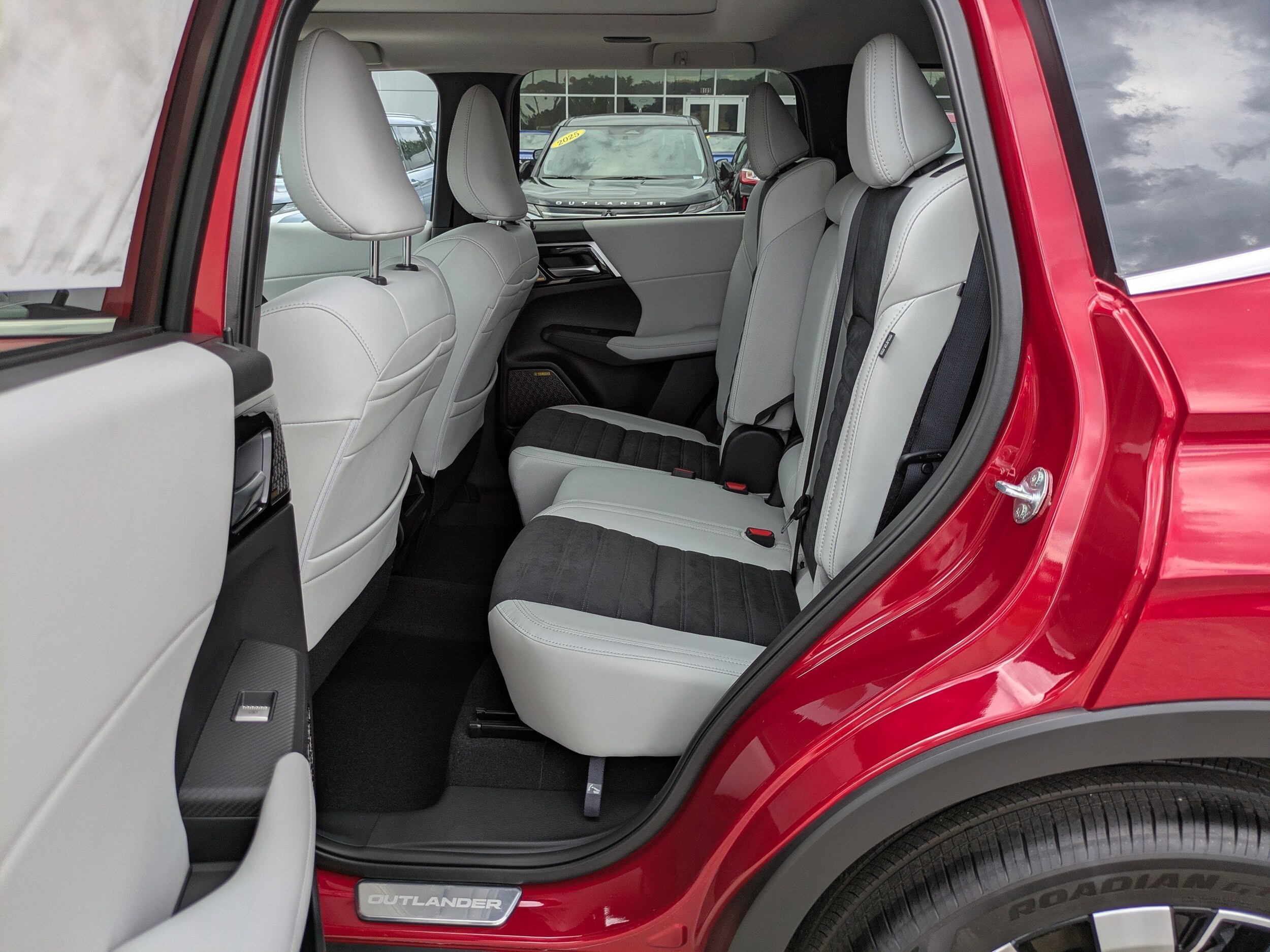 2025 Mitsubishi Outlander SE - Photo 14
