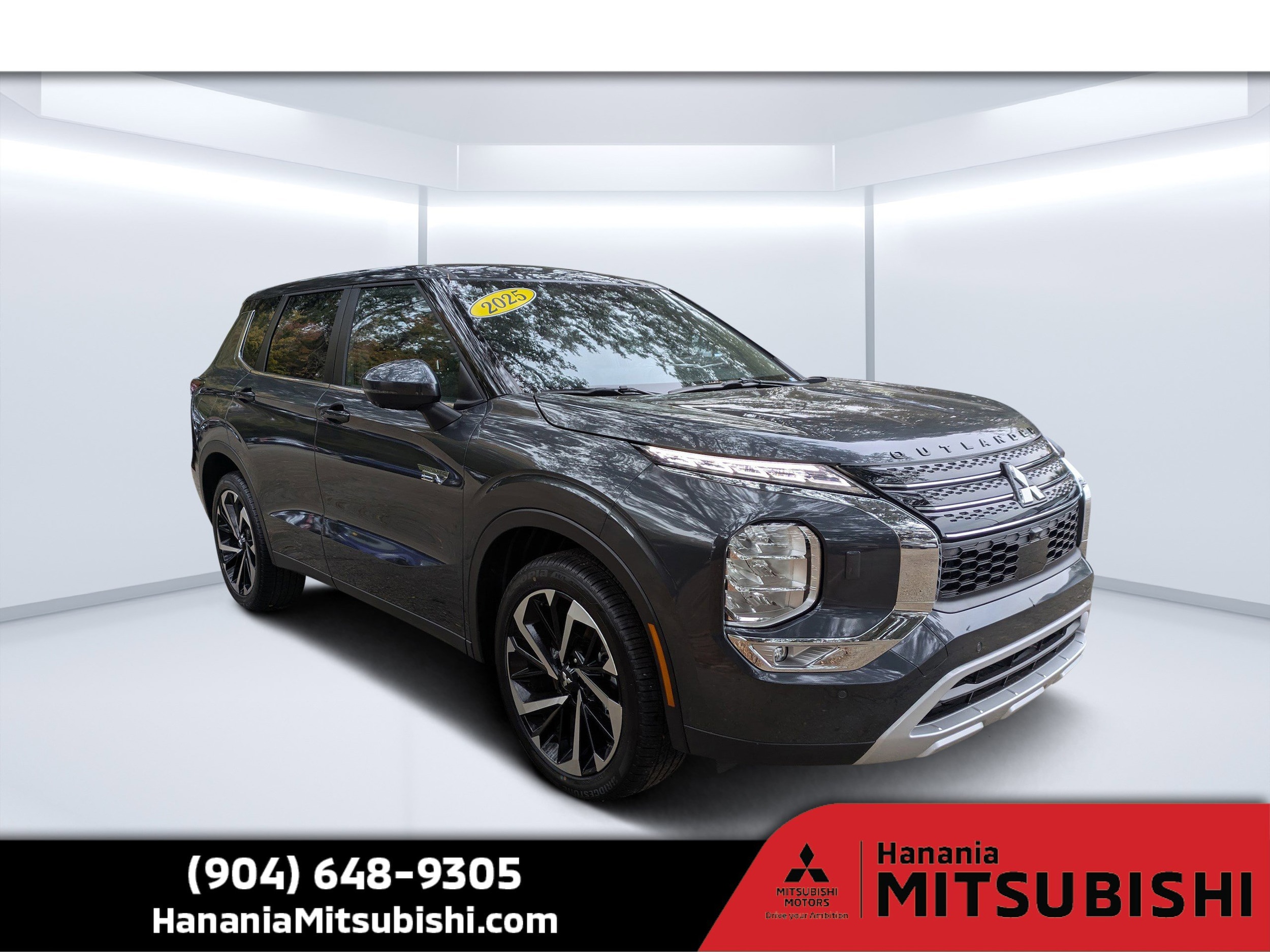 2025 Mitsubishi Outlander Plug-in Hybrid SE's photo