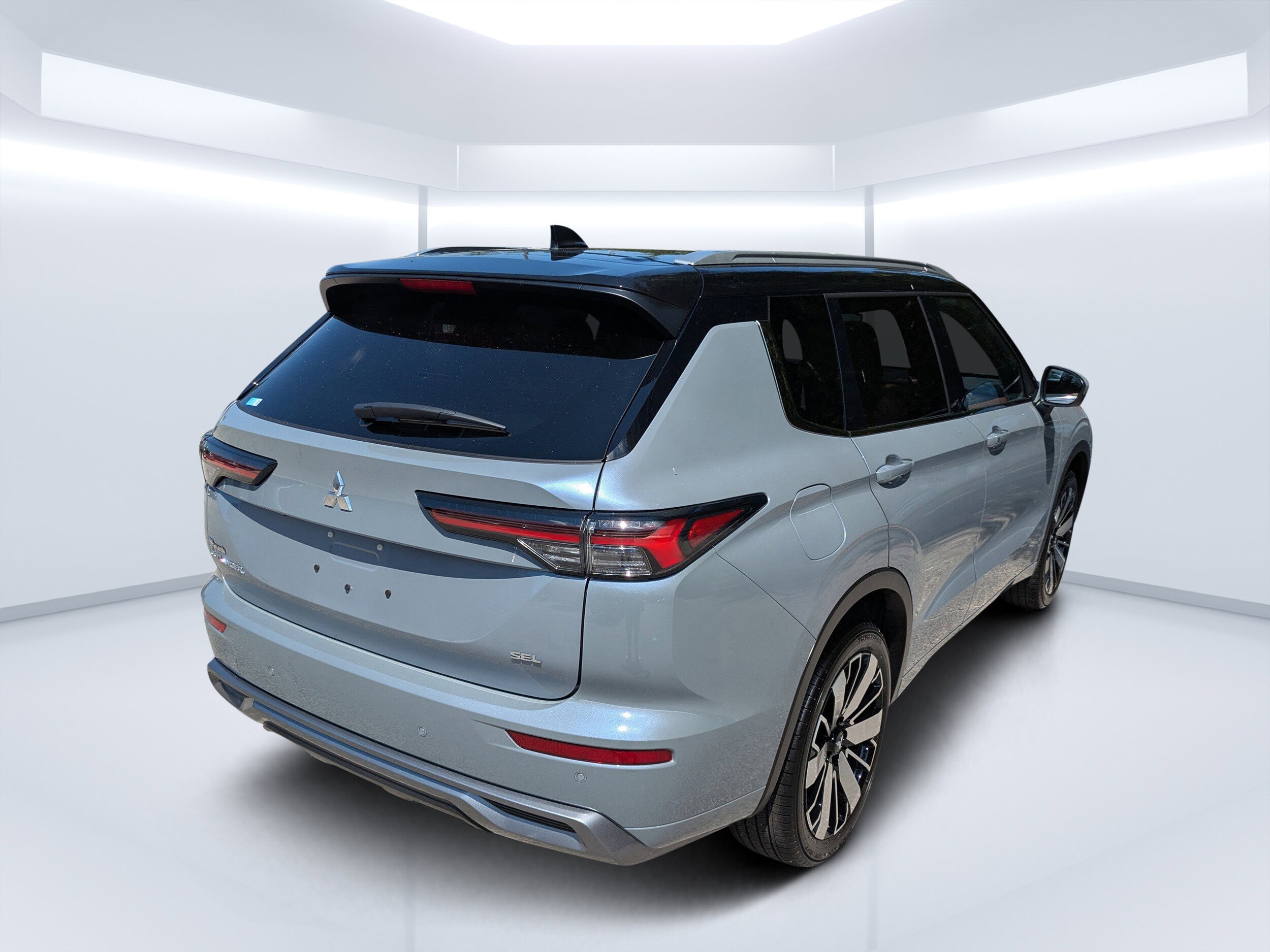 2025 Mitsubishi Outlander SEL photo 2