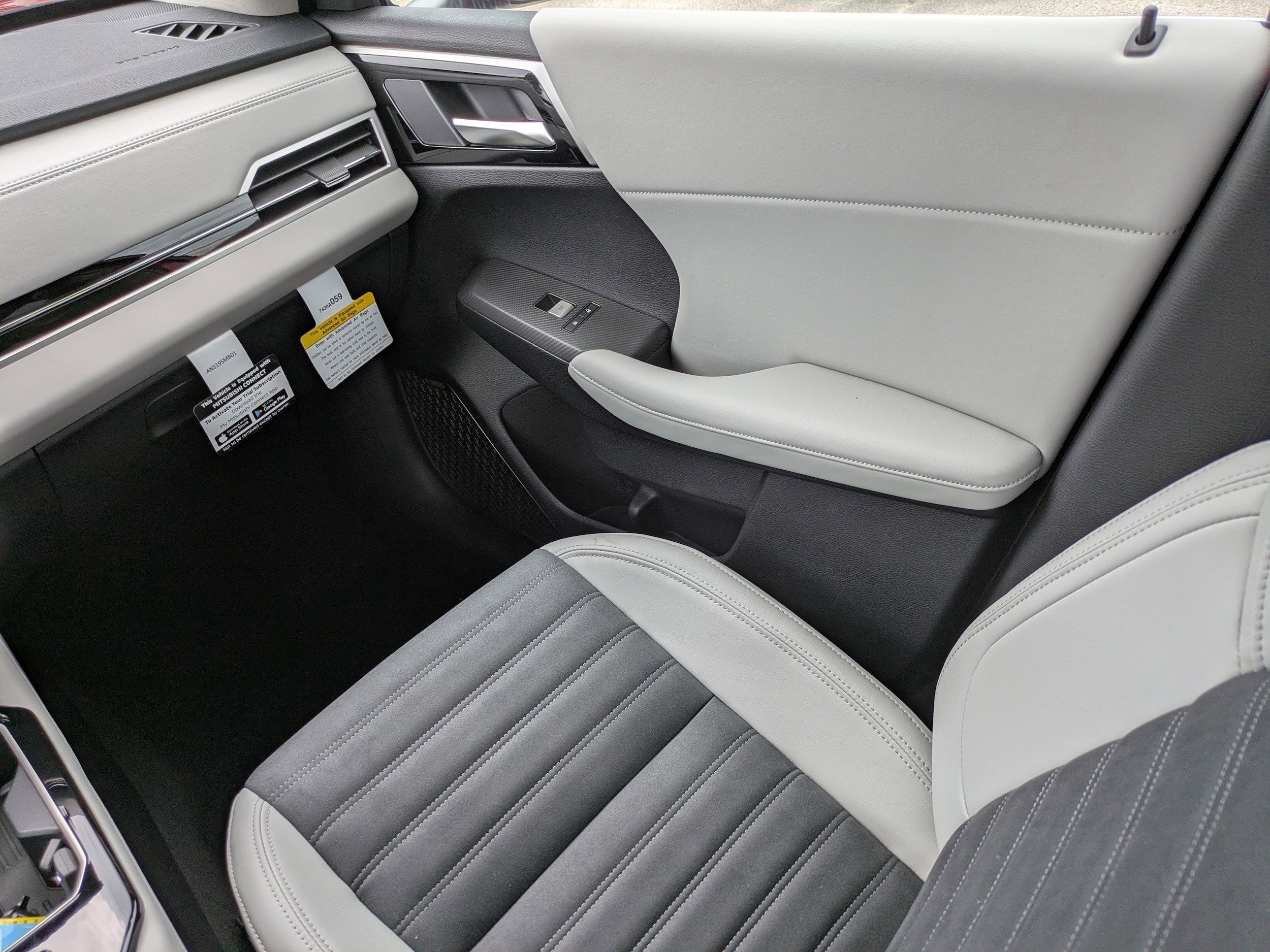 2025 Mitsubishi Outlander SE - Photo 17