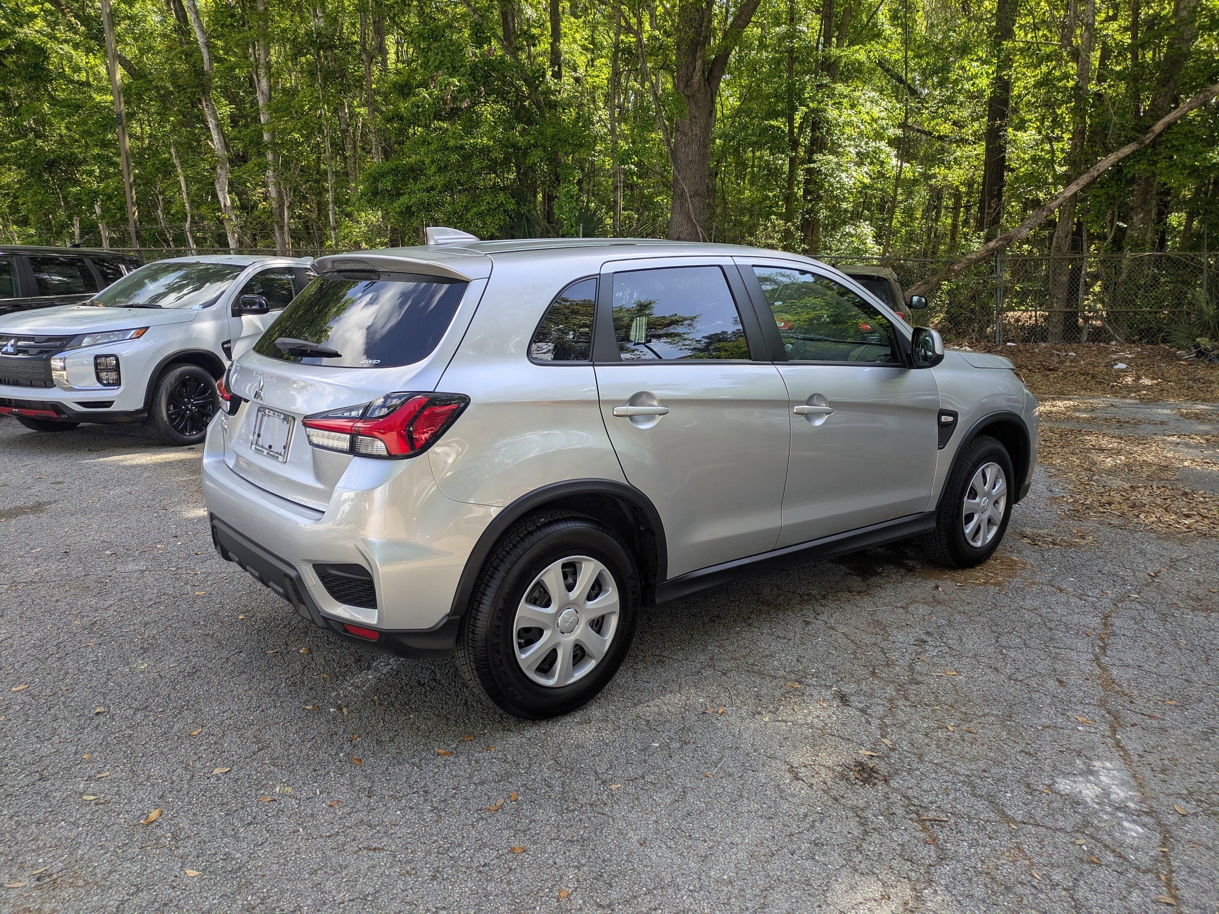 View vehicle photo 3