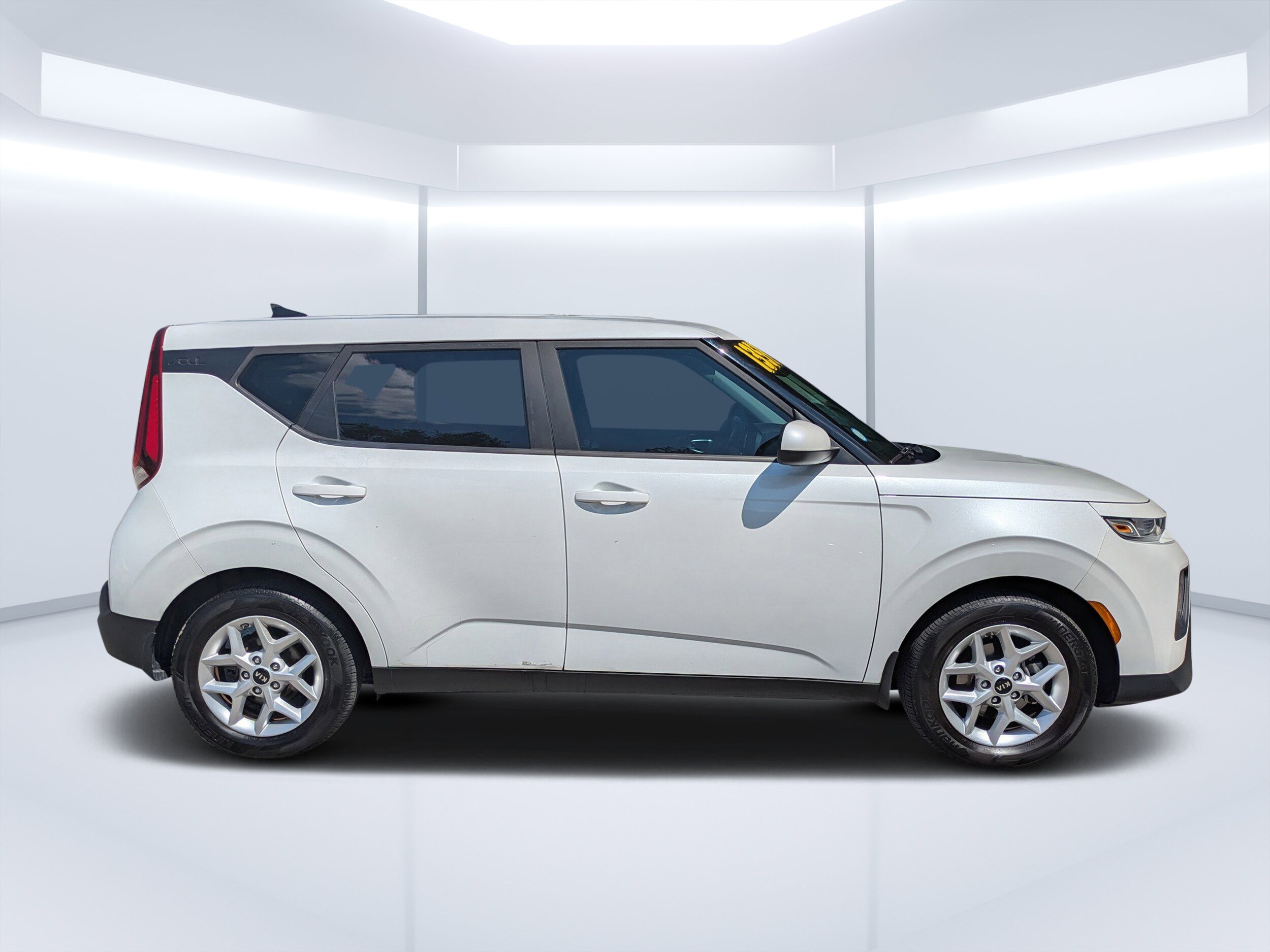2020 Kia Soul S photo 2