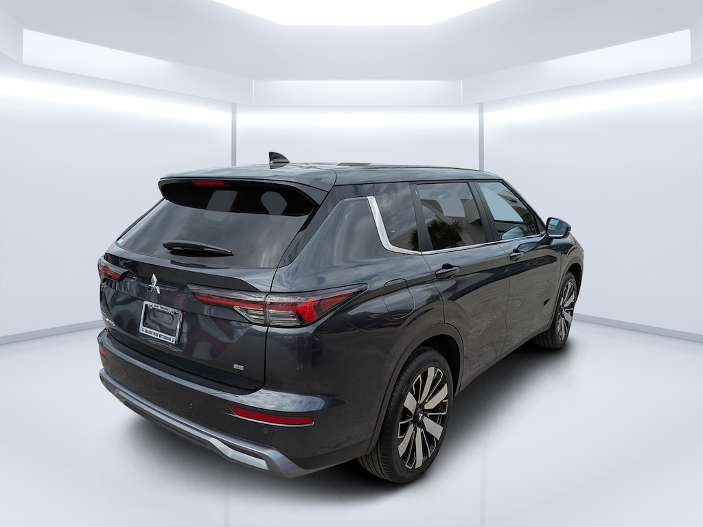 New 2025 Mitsubishi Outlander SE SUV