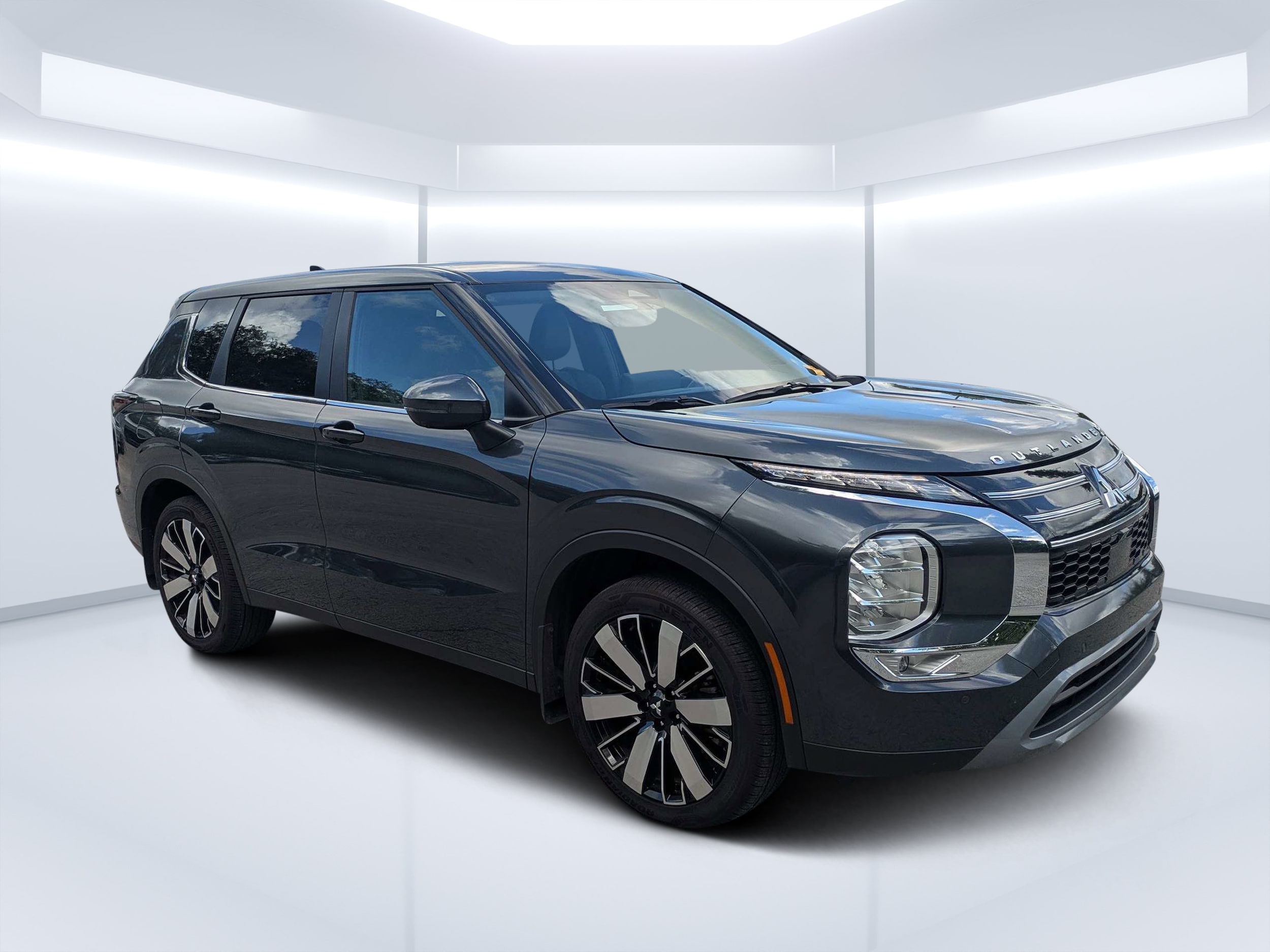 2025 Mitsubishi Outlander SE 2WD's photo