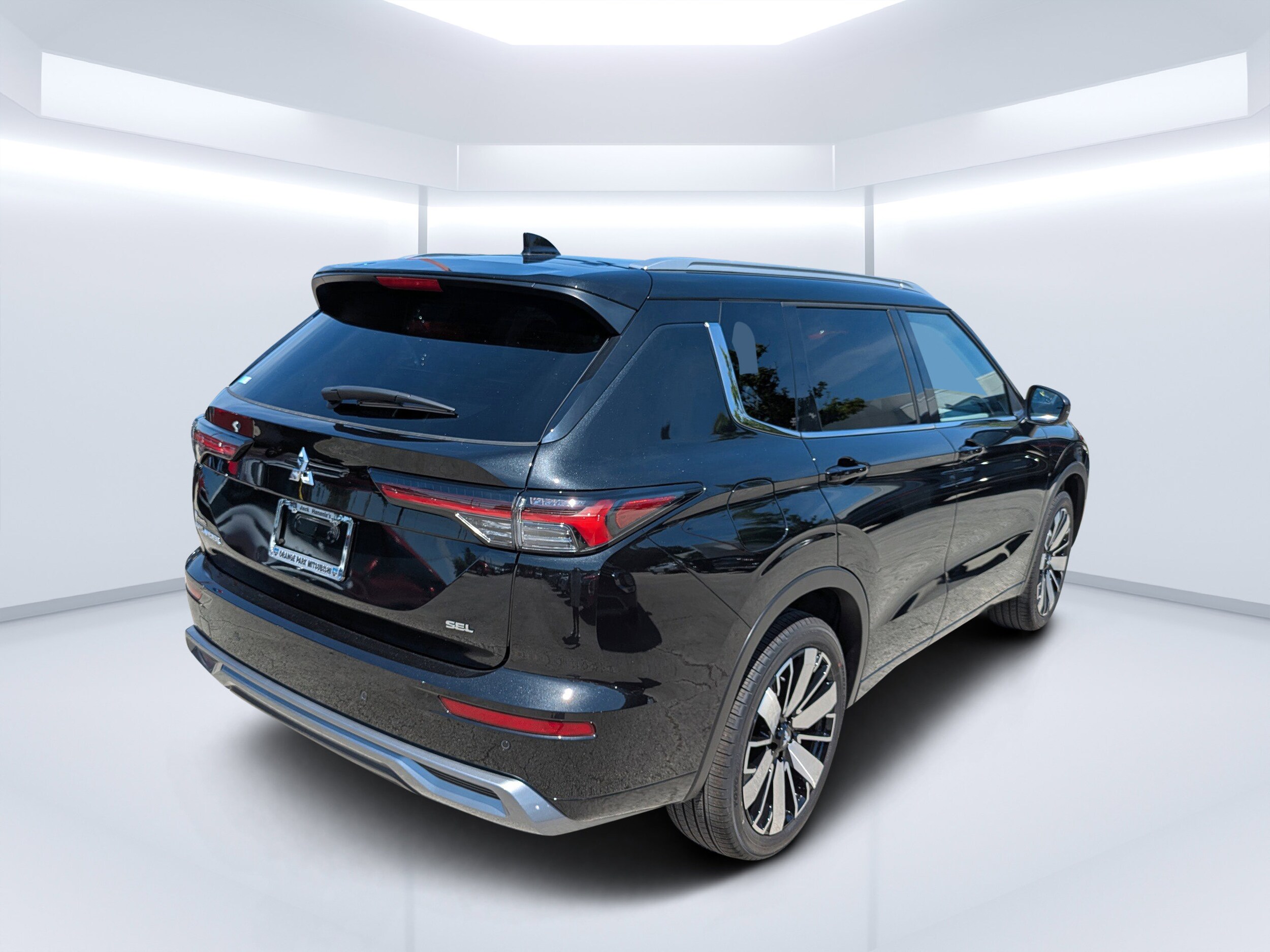 2025 Mitsubishi Outlander SEL photo 3