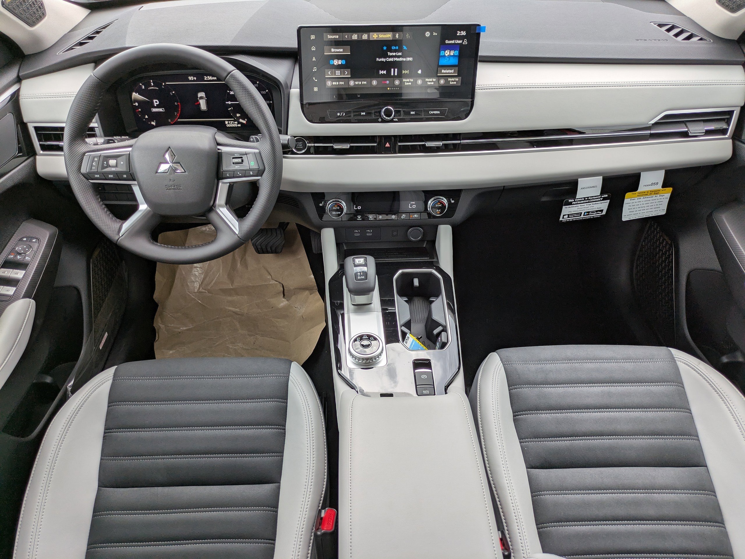 2025 Mitsubishi Outlander SE - Photo 15