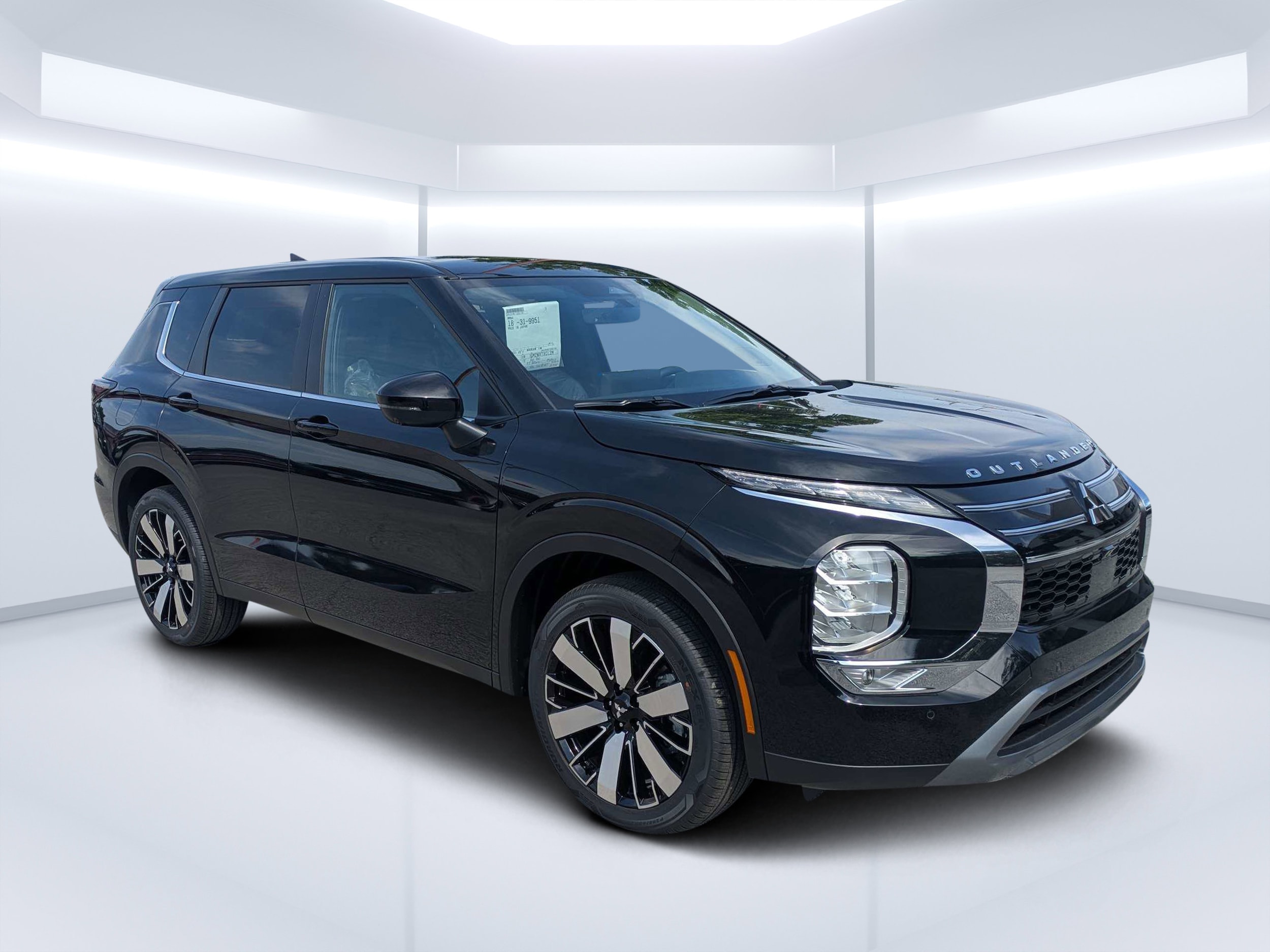 2026 Mitsubishi Outlander SE FWD's photo