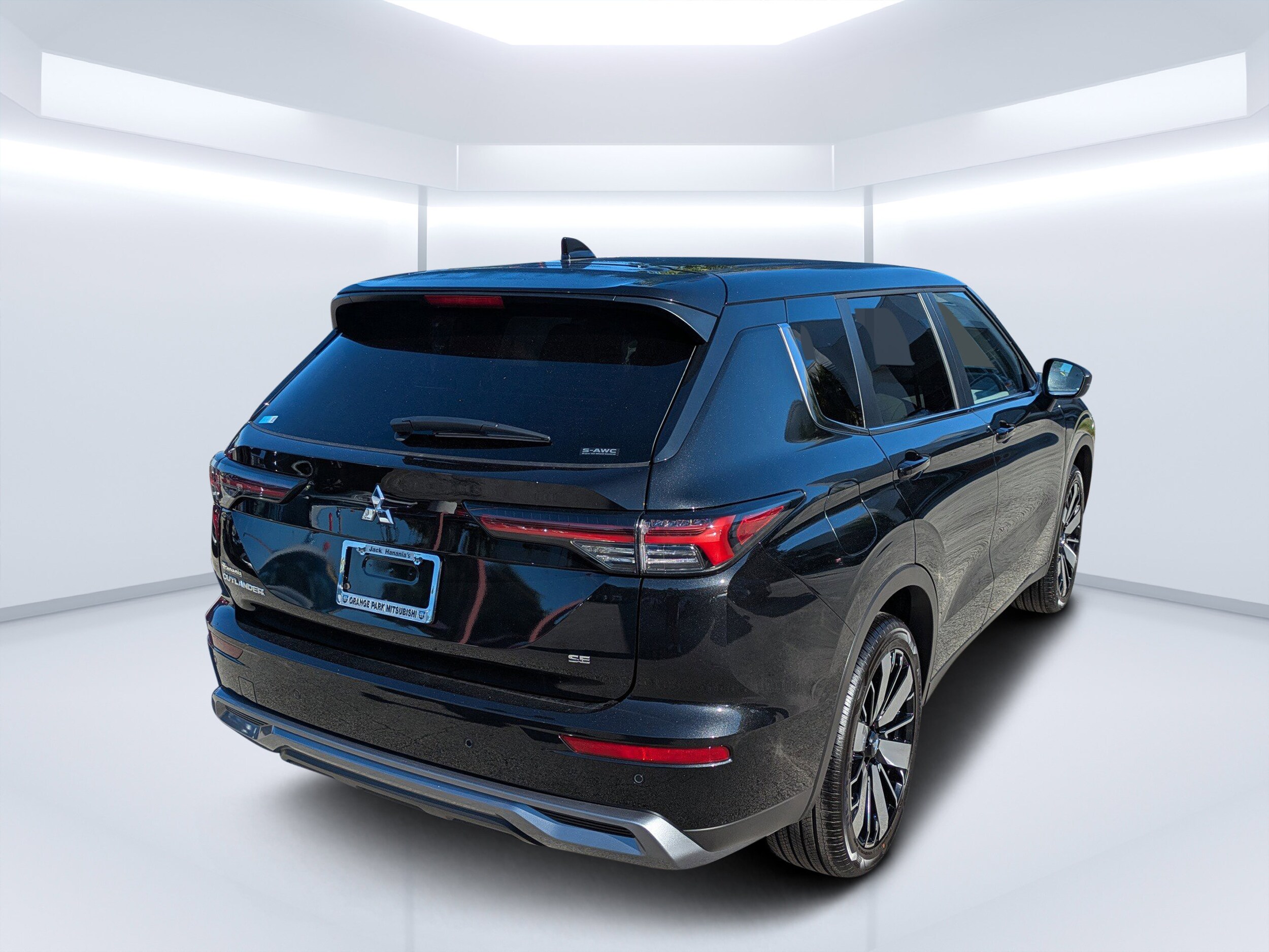 2025 Mitsubishi Outlander SE photo 3