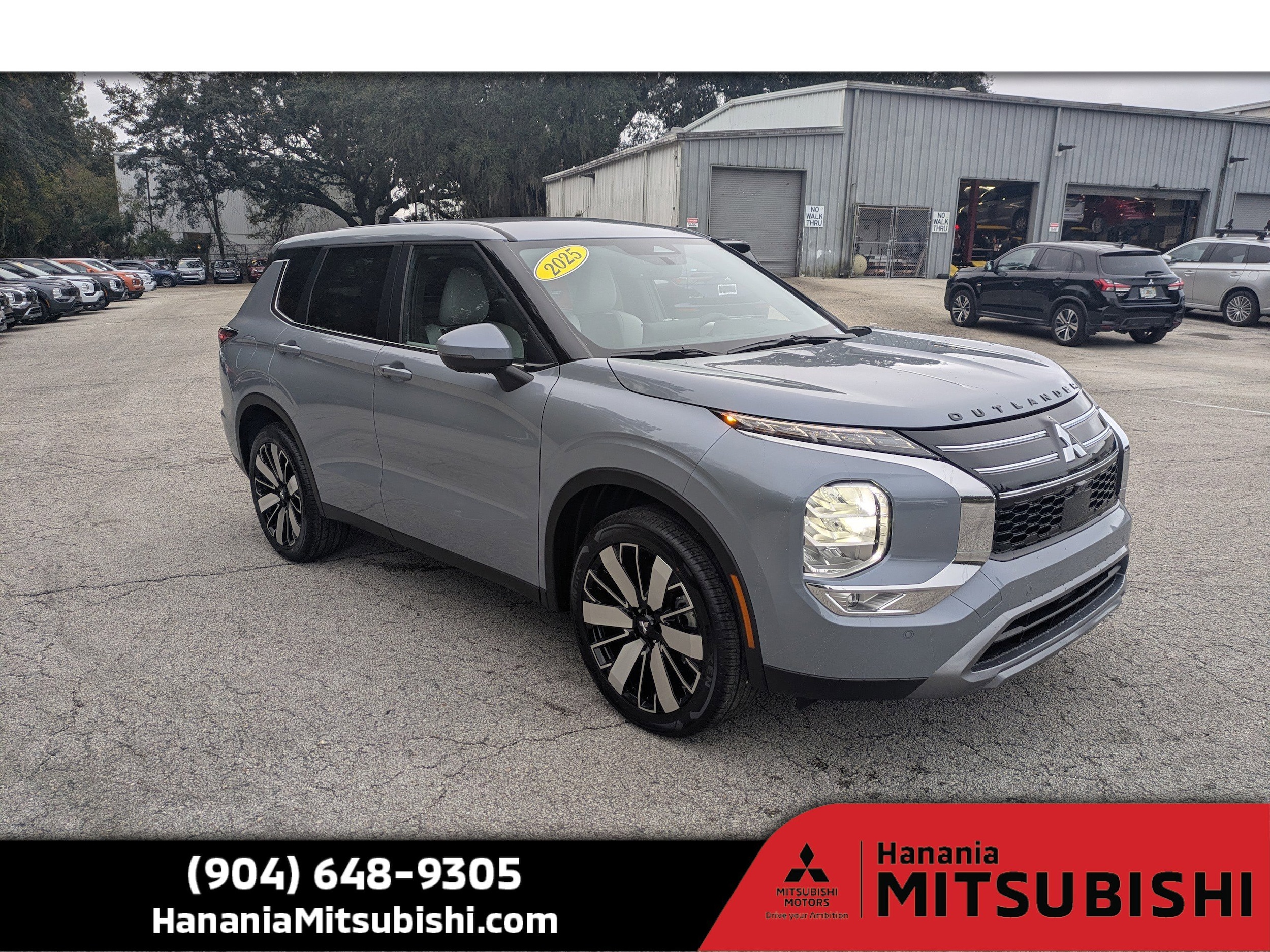 2025 Mitsubishi Outlander SE's photo