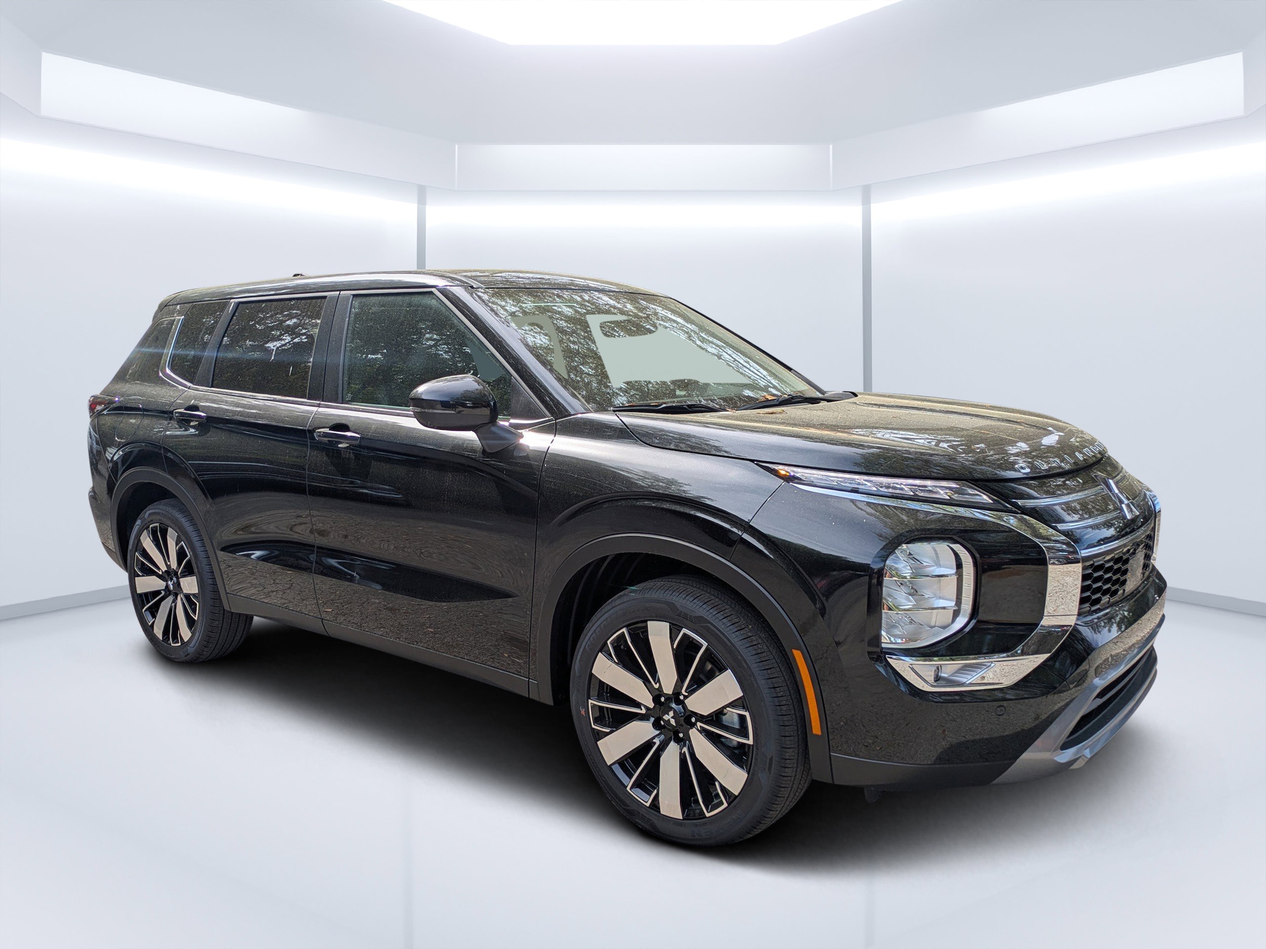 2026 Mitsubishi Outlander SE FWD's photo