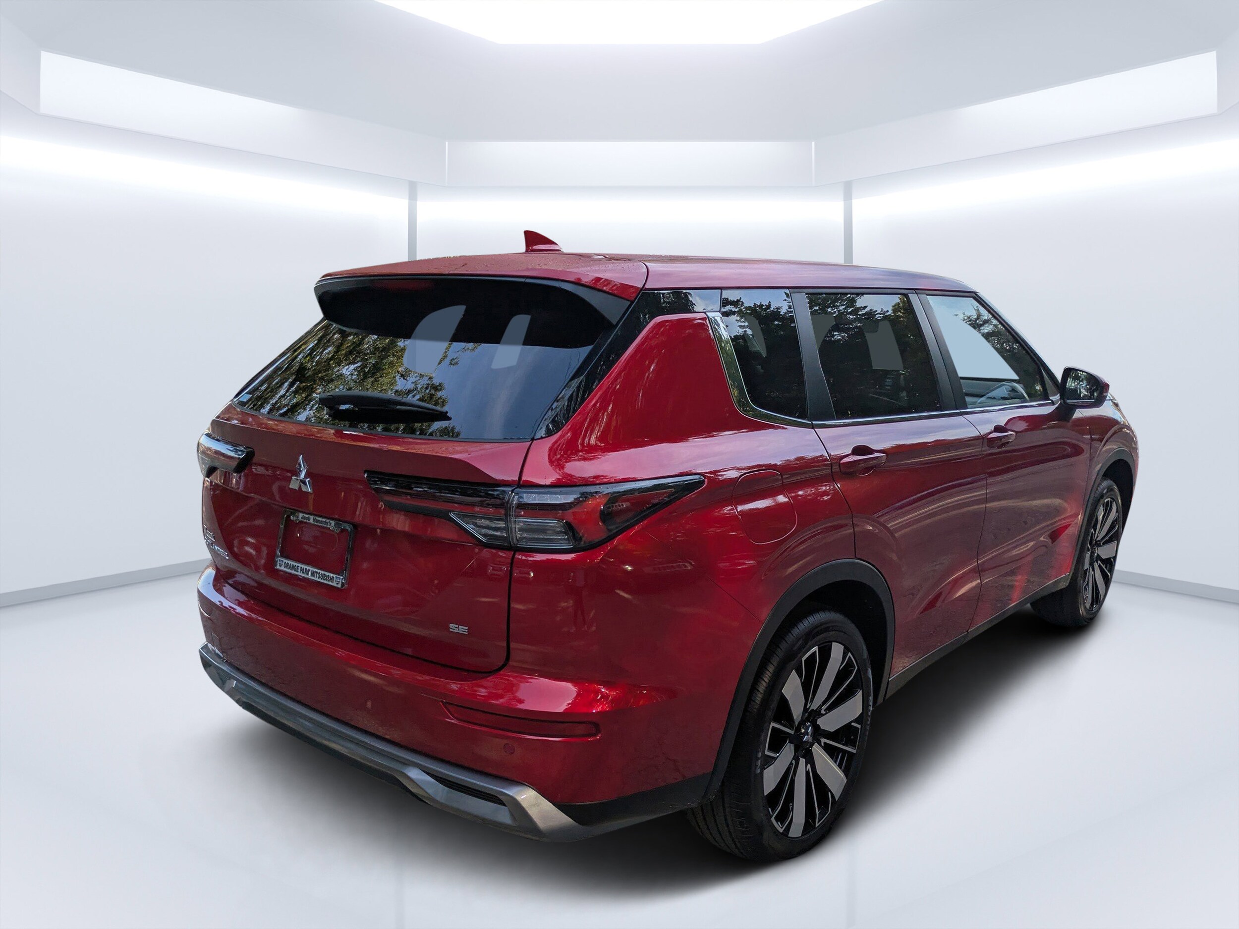 2025 Mitsubishi Outlander SE photo 3