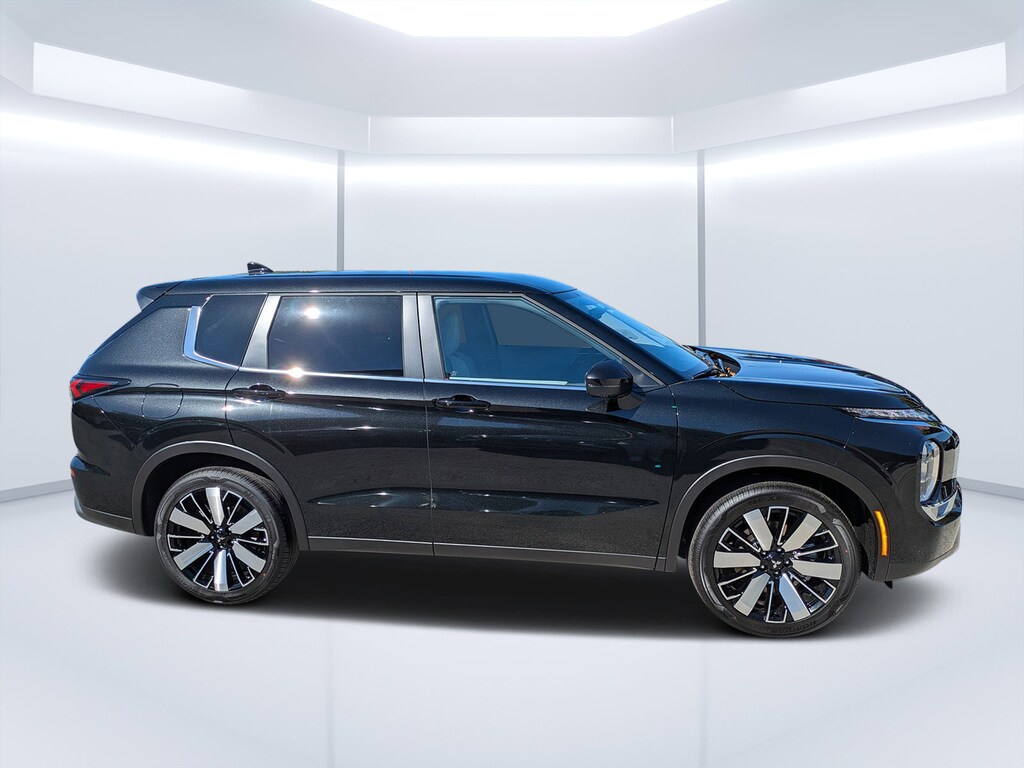 New 2025 Mitsubishi Outlander SE SUV