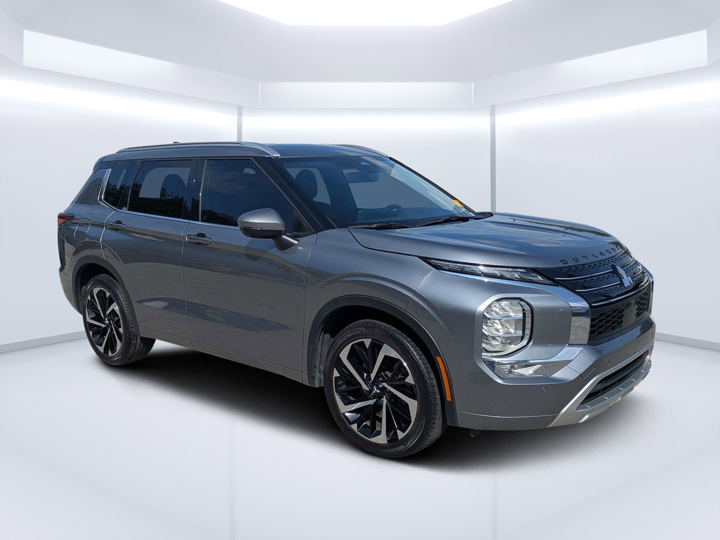 2024 Mitsubishi Outlander SEL 2WD's photo