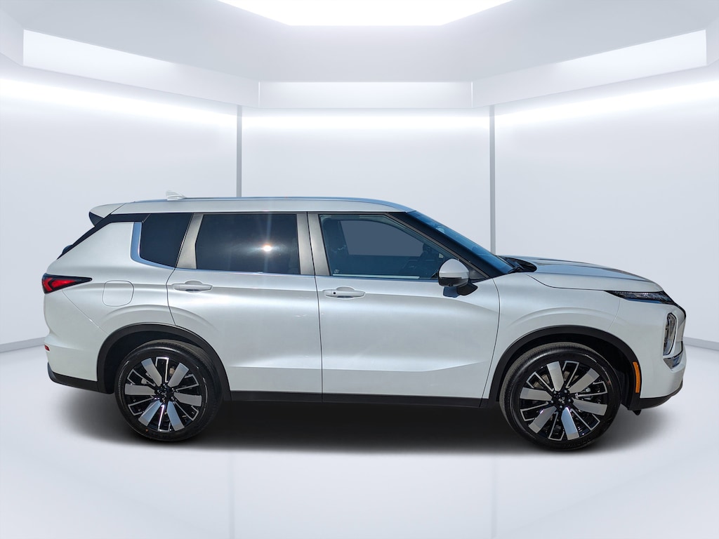 New 2025 Mitsubishi Outlander SE SUV