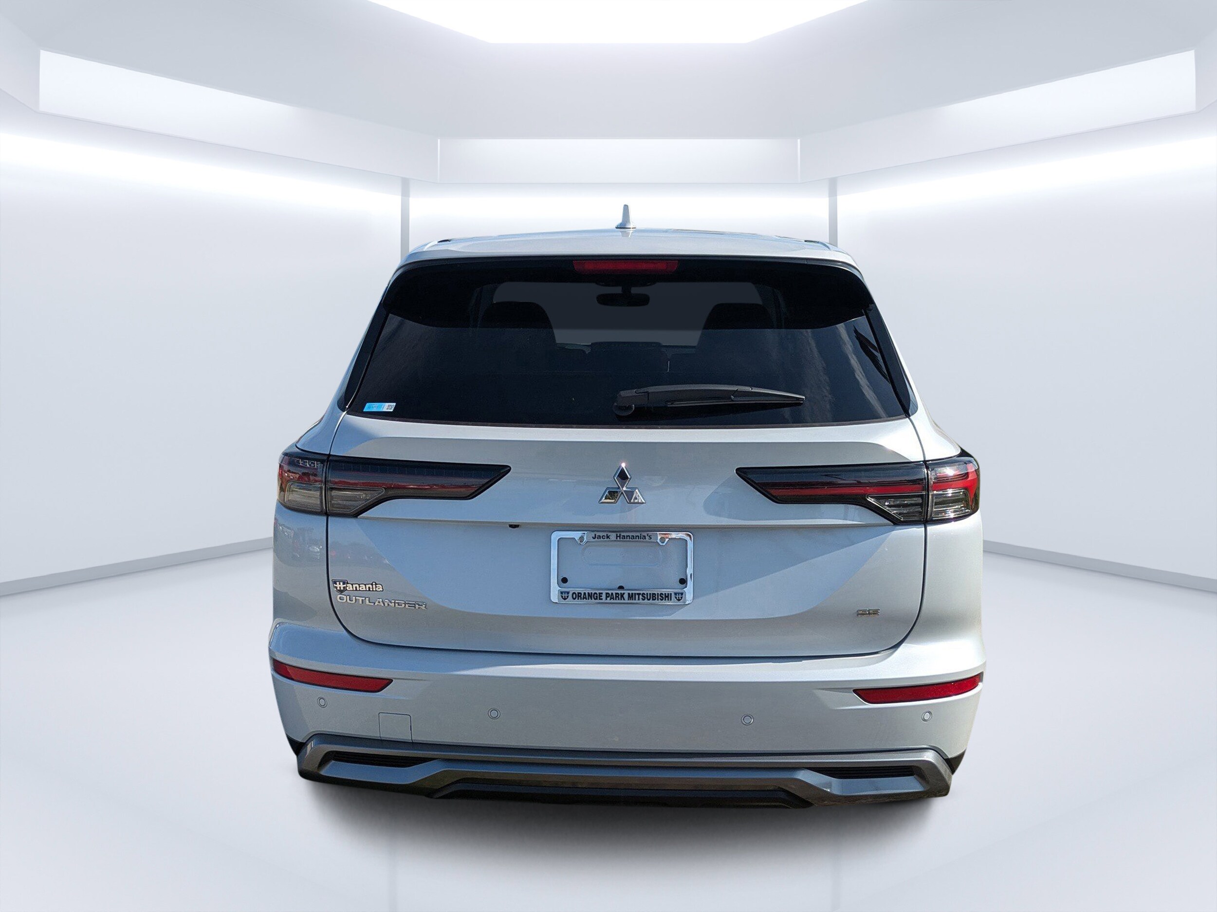 2025 Mitsubishi Outlander SE photo 3