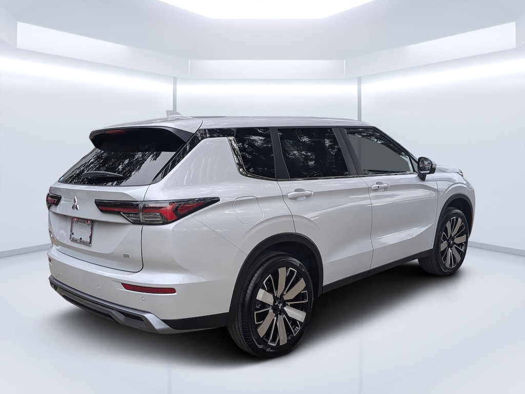 New 2025 Mitsubishi Outlander SE SUV