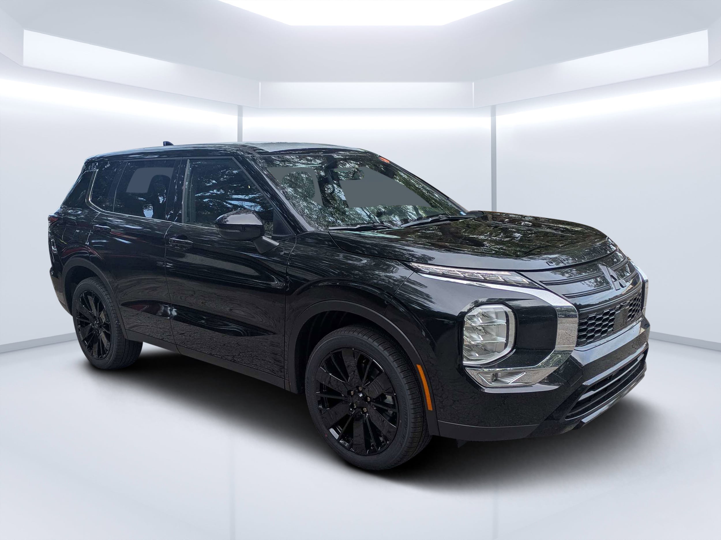 2026 Mitsubishi Outlander LE FWD's photo