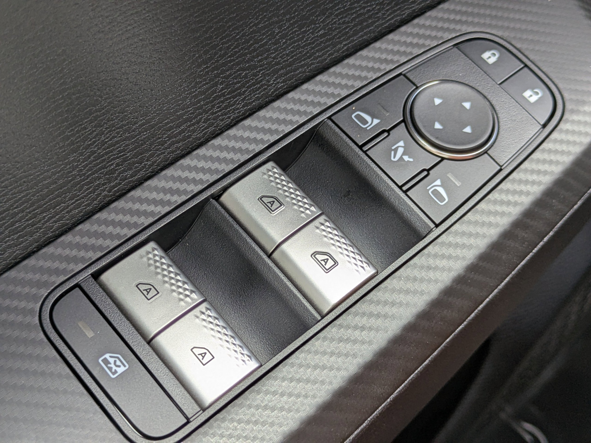 2025 Mitsubishi Outlander SE - Photo 24