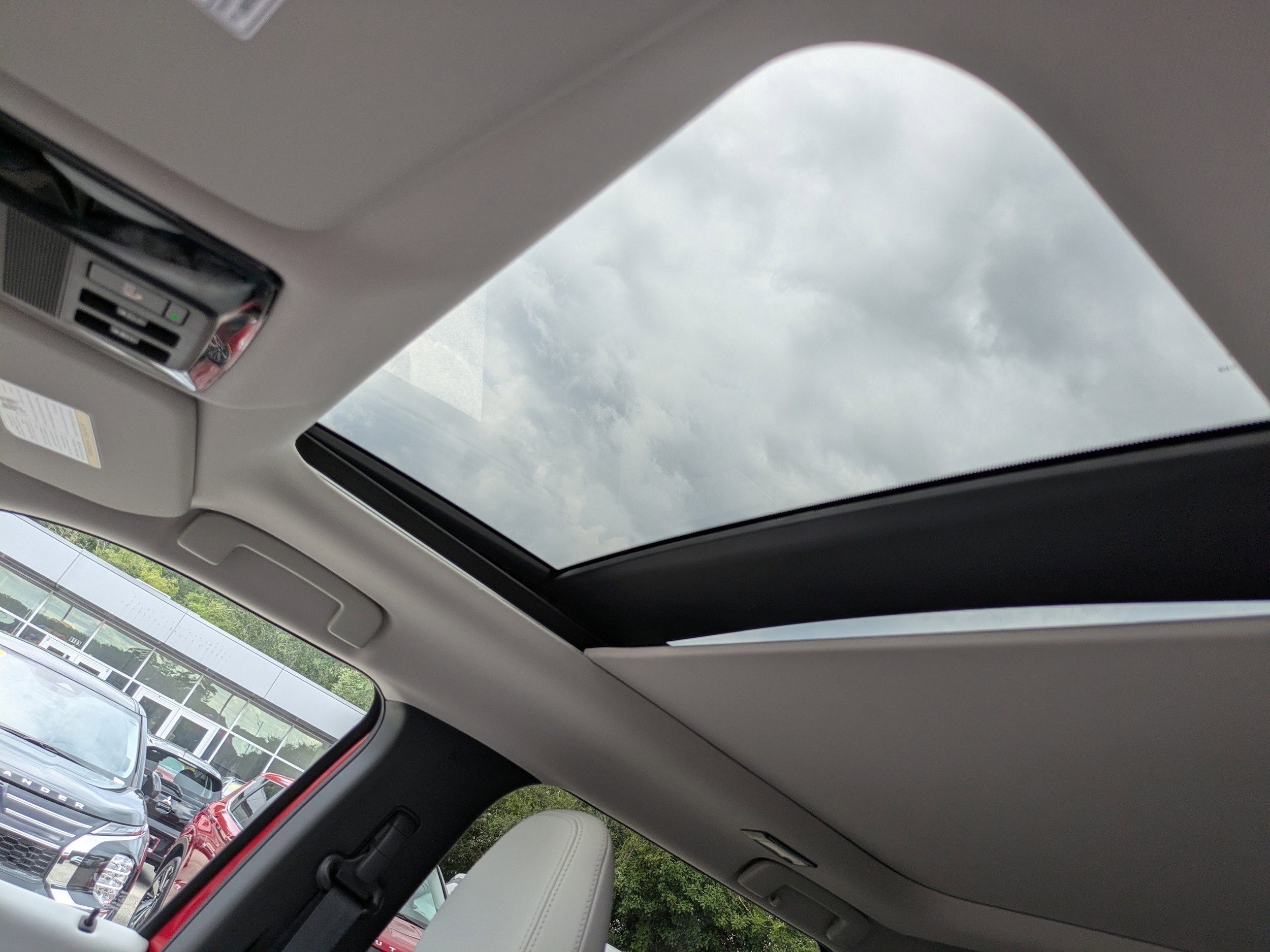 2025 Mitsubishi Outlander SE - Photo 23