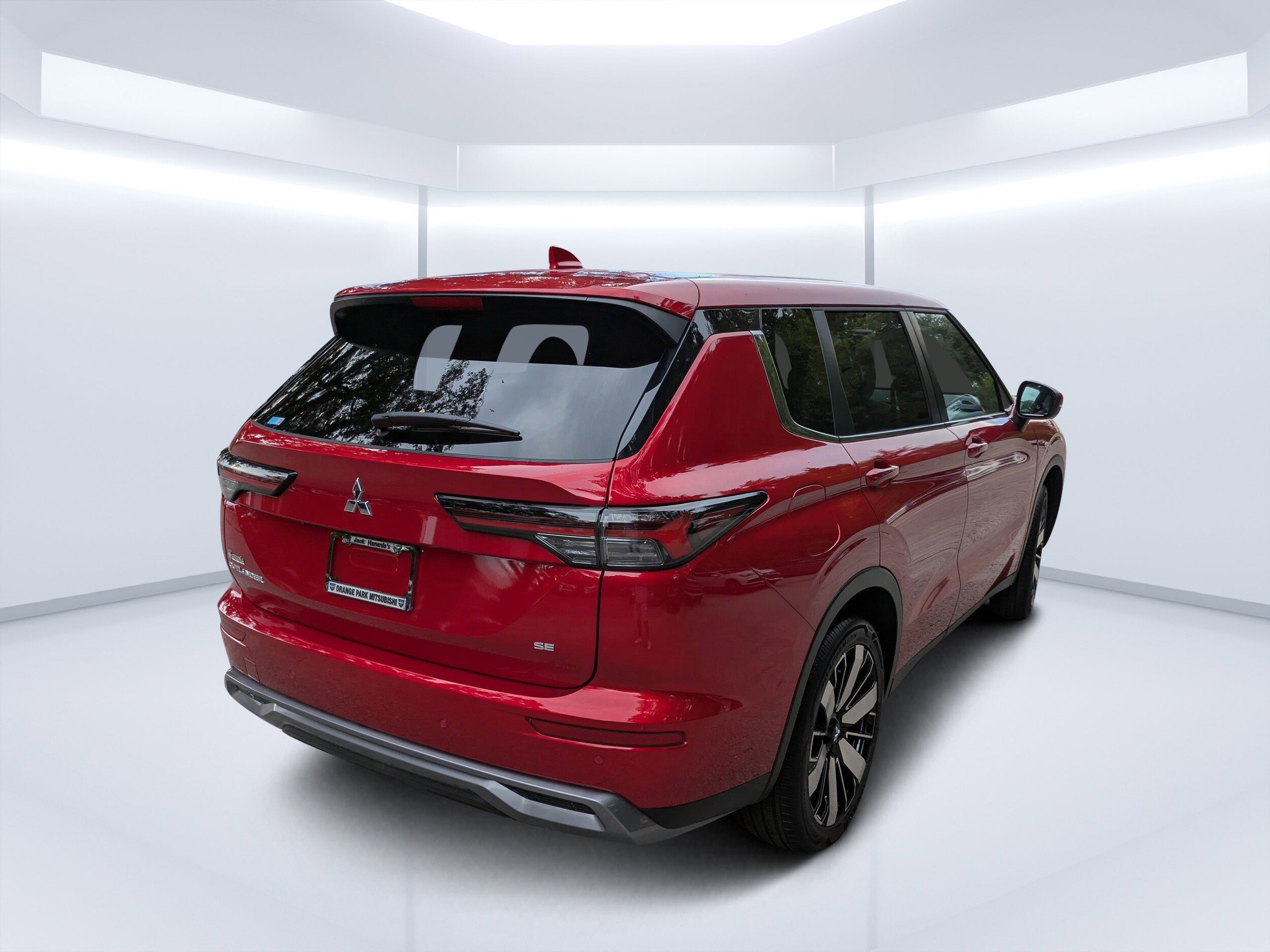 2025 Mitsubishi Outlander SE photo 3