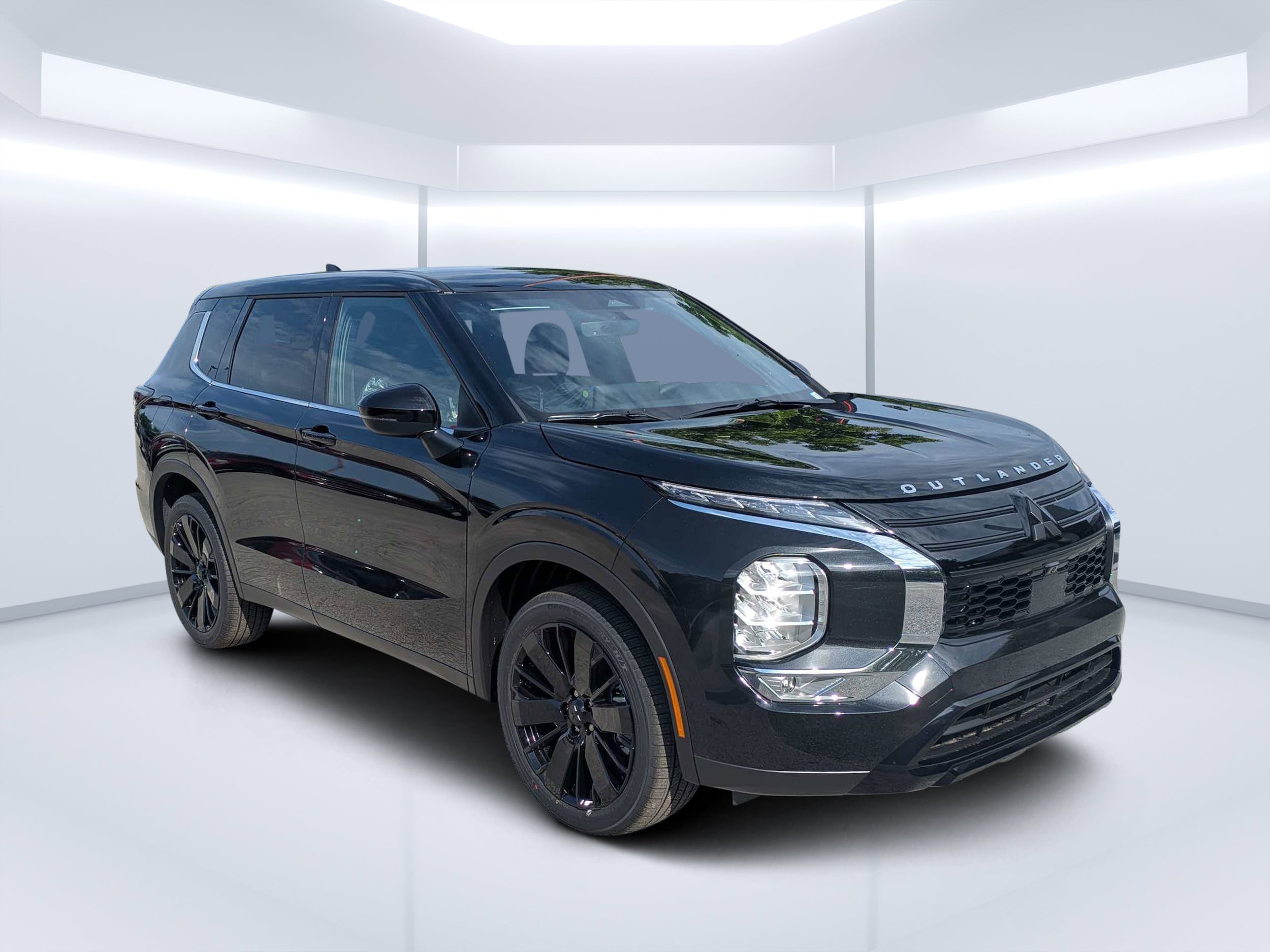 2026 Mitsubishi Outlander LE FWD's photo