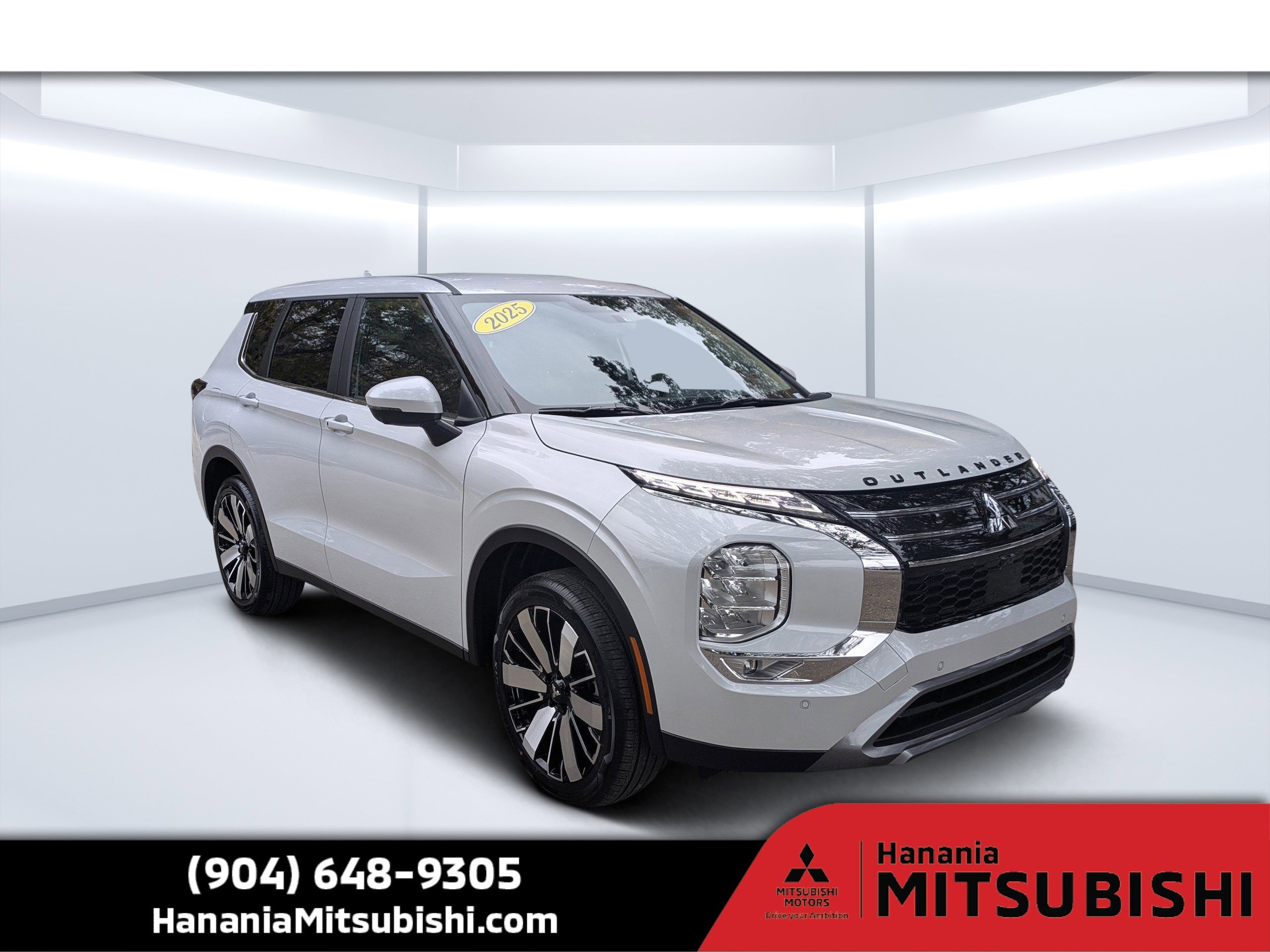 2025 Mitsubishi Outlander SE's photo