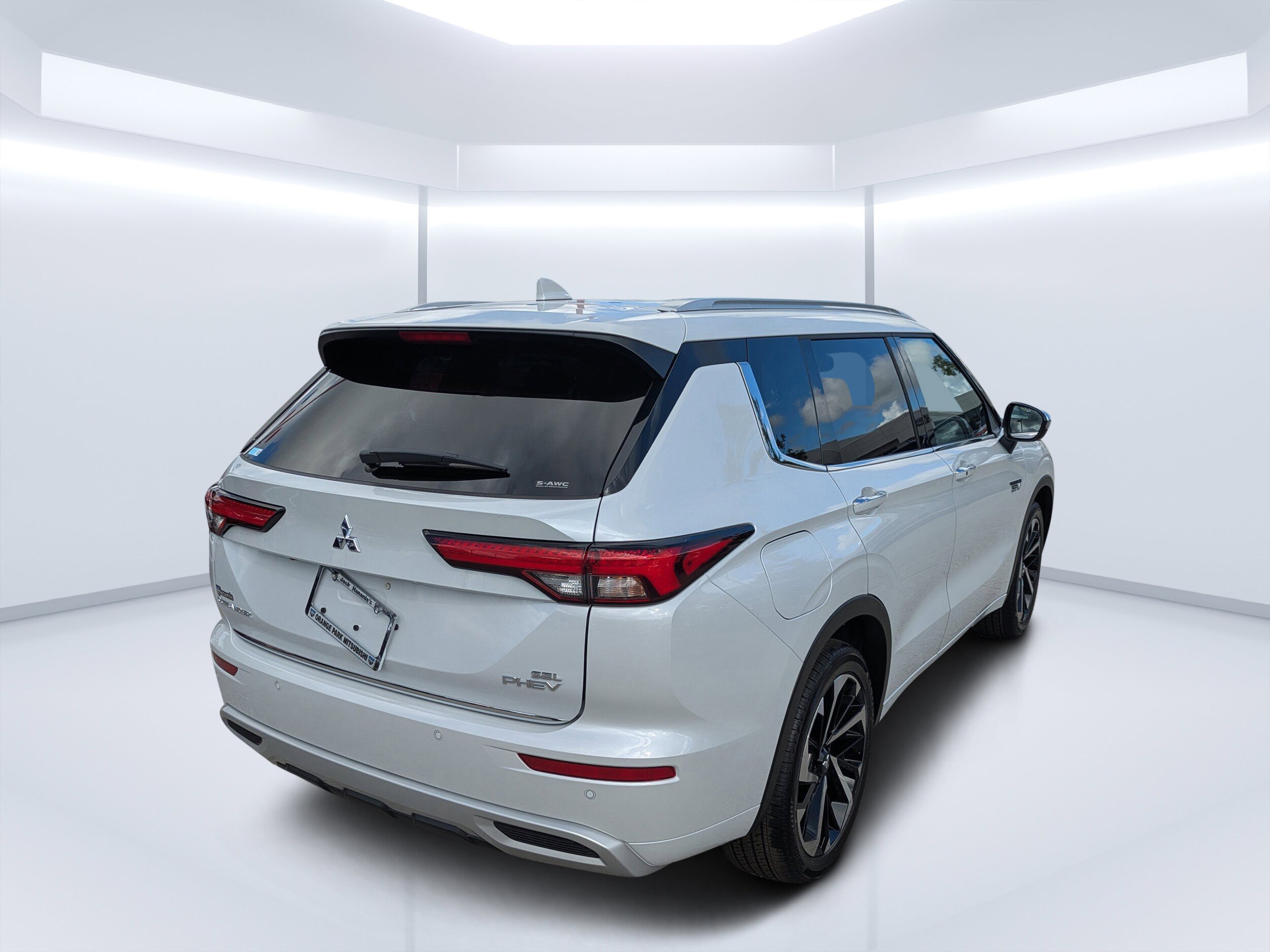 2025 Mitsubishi Outlander SEL Platinum GT photo 3