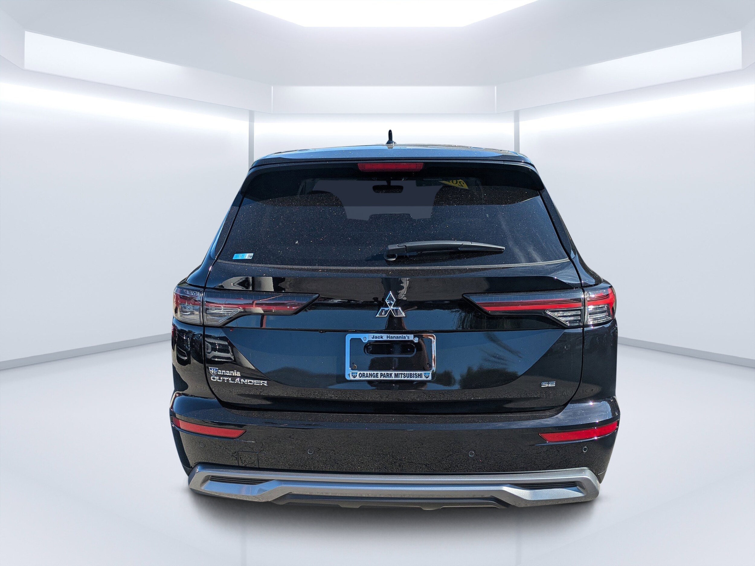 2025 Mitsubishi Outlander SE photo 2