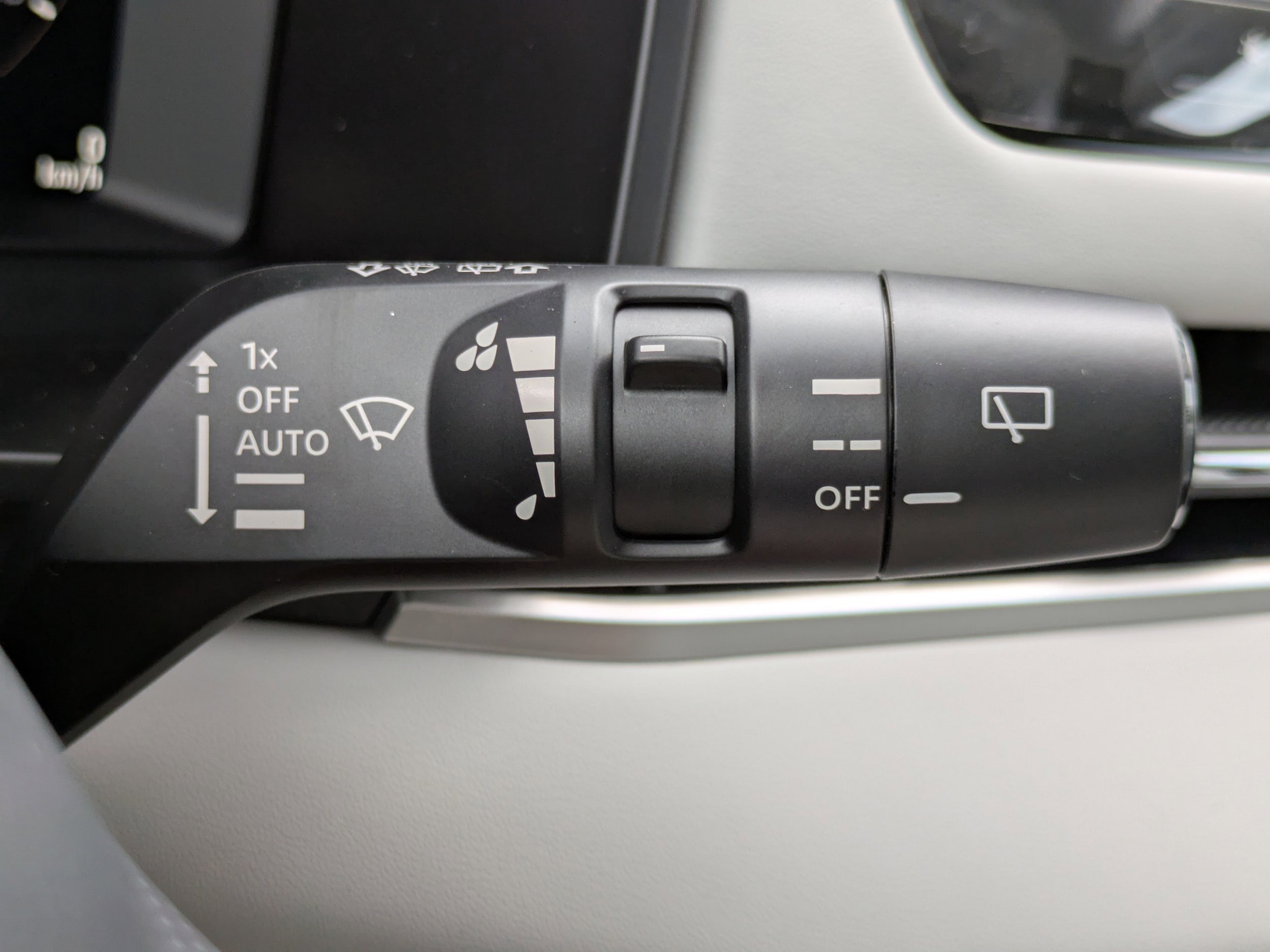 2025 Mitsubishi Outlander SE - Photo 28