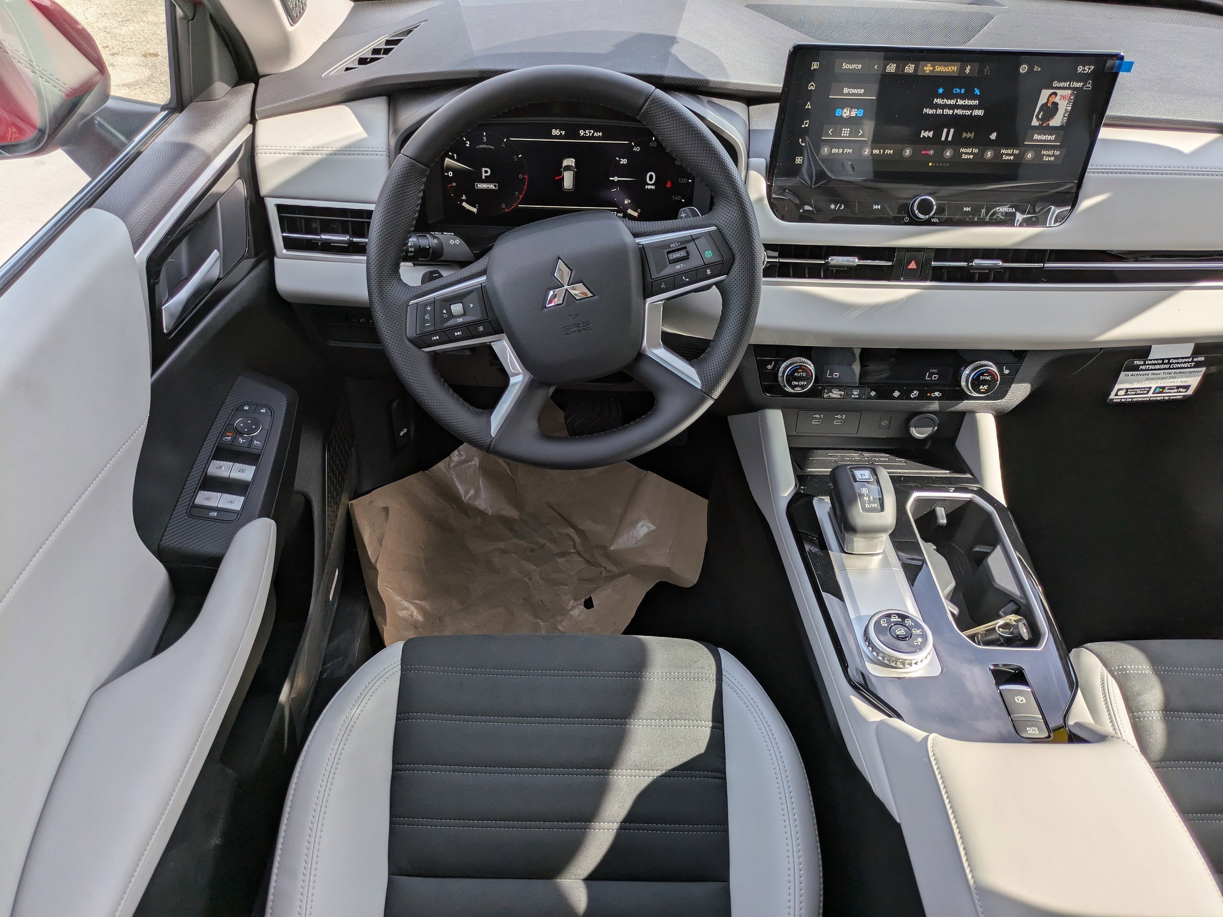 2025 Mitsubishi Outlander SE - Photo 16