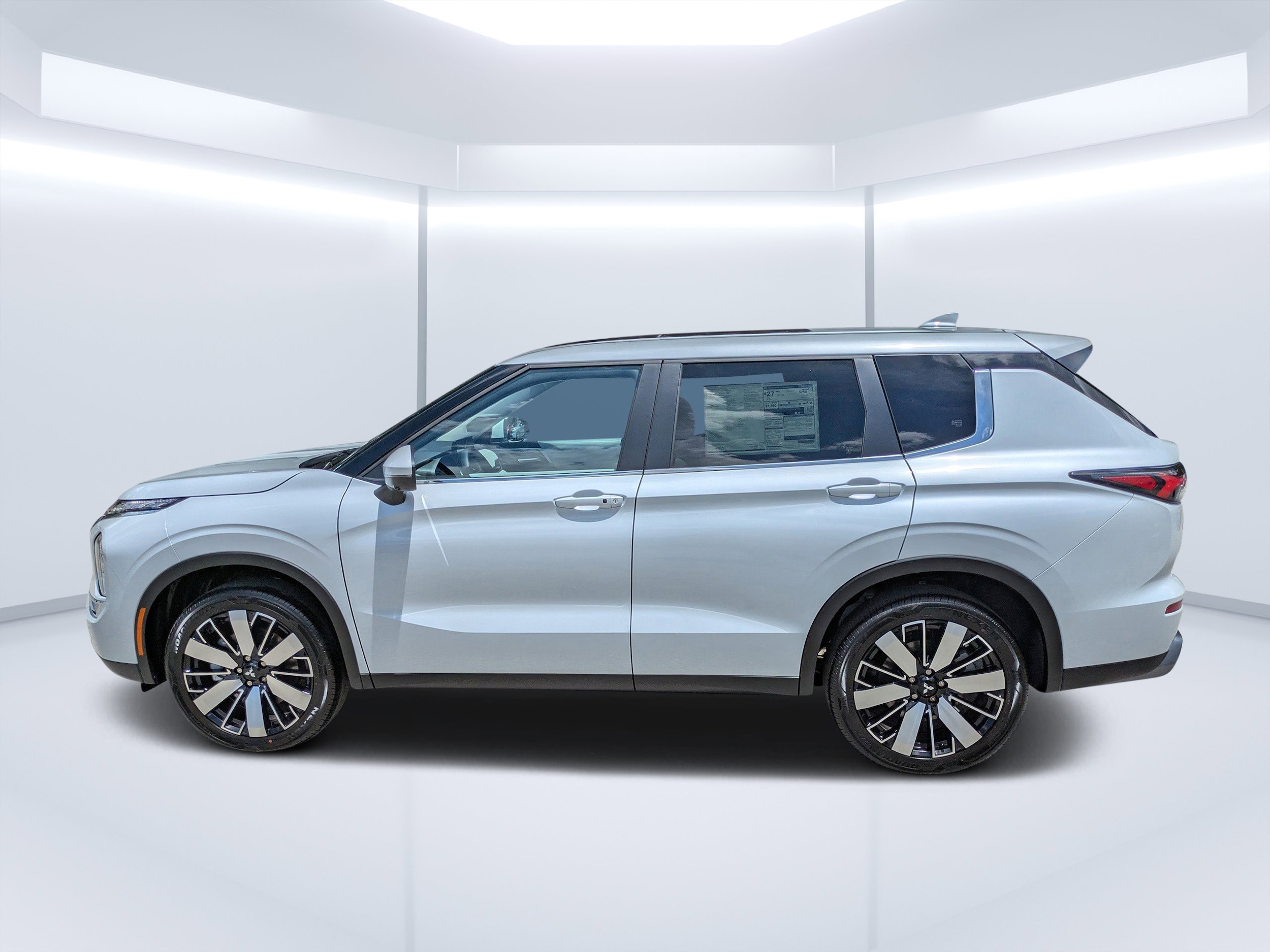 2025 Mitsubishi Outlander SE - Photo 6