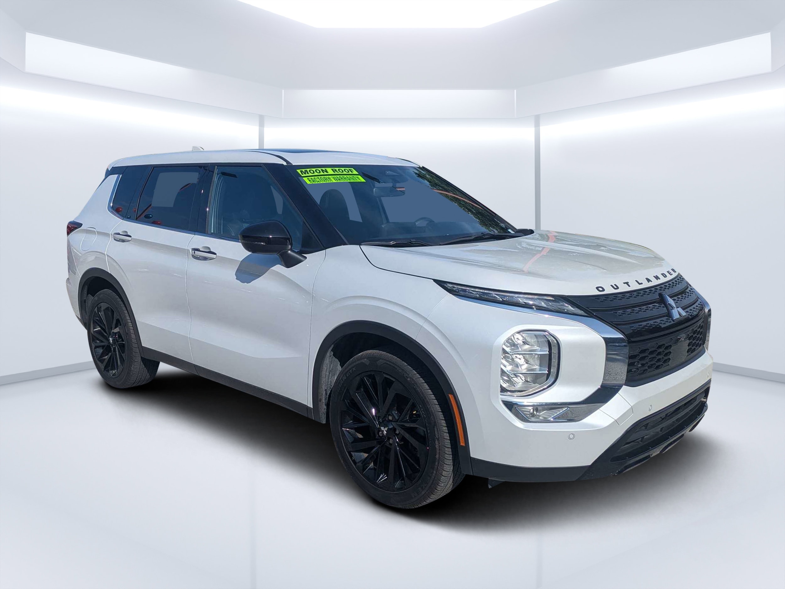 2024 Mitsubishi Outlander SE Black Edition w Pano 2WD's photo