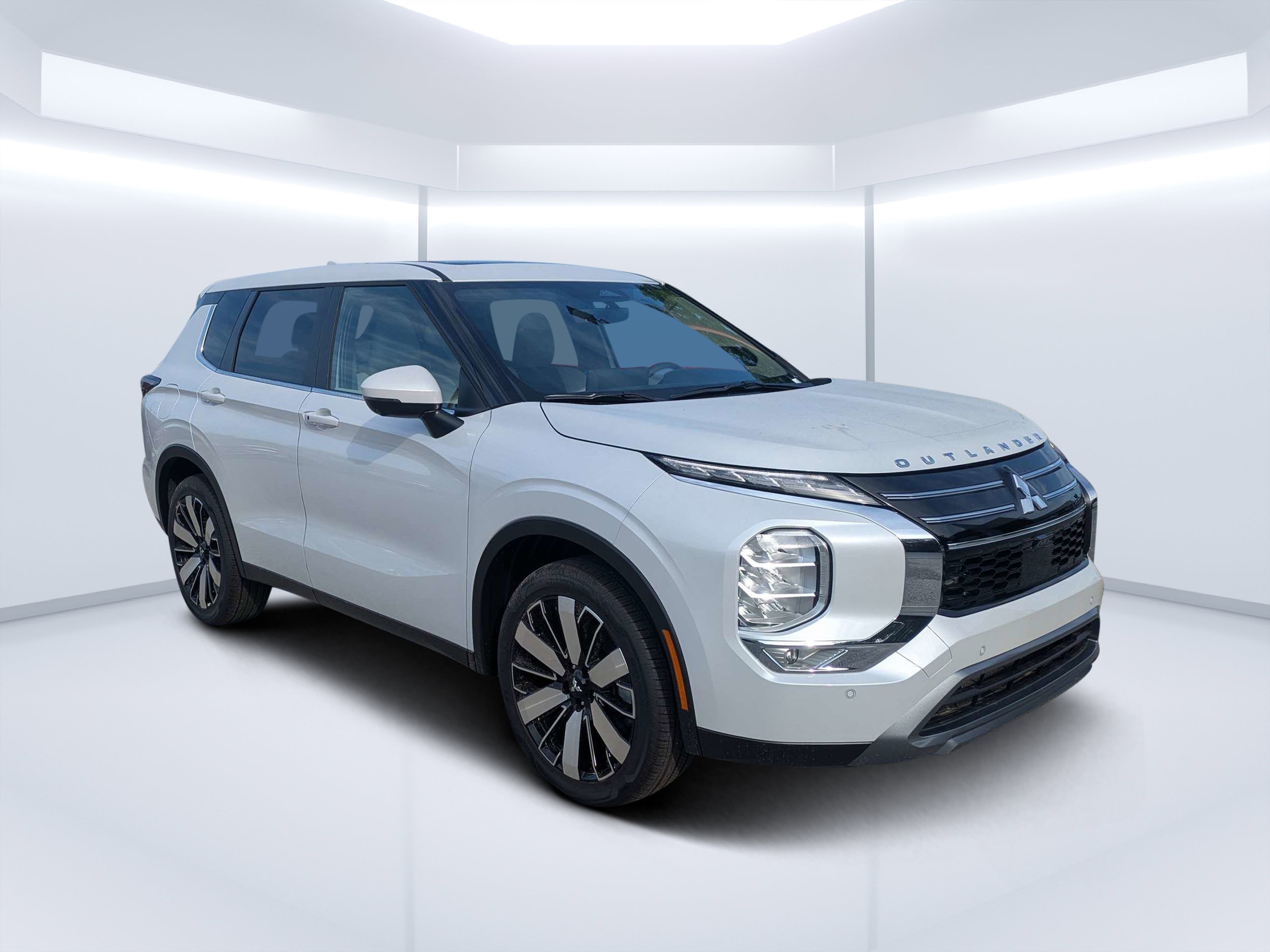 2026 Mitsubishi Outlander LE FWD's photo