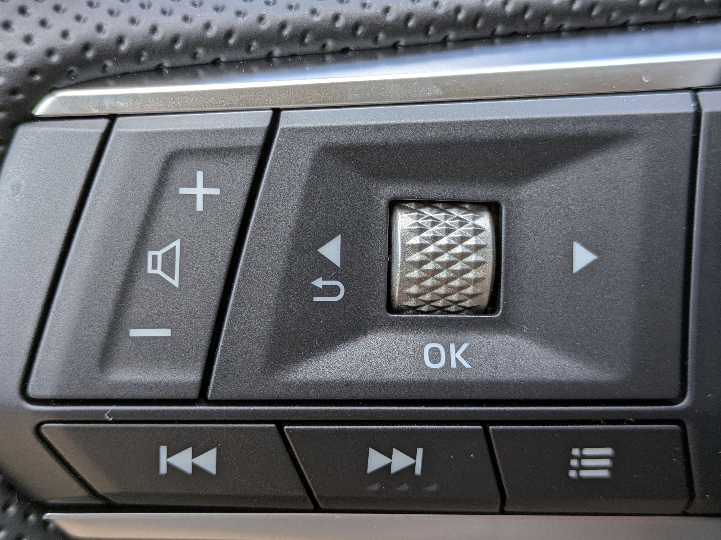 2025 Mitsubishi Outlander SE - Photo 25