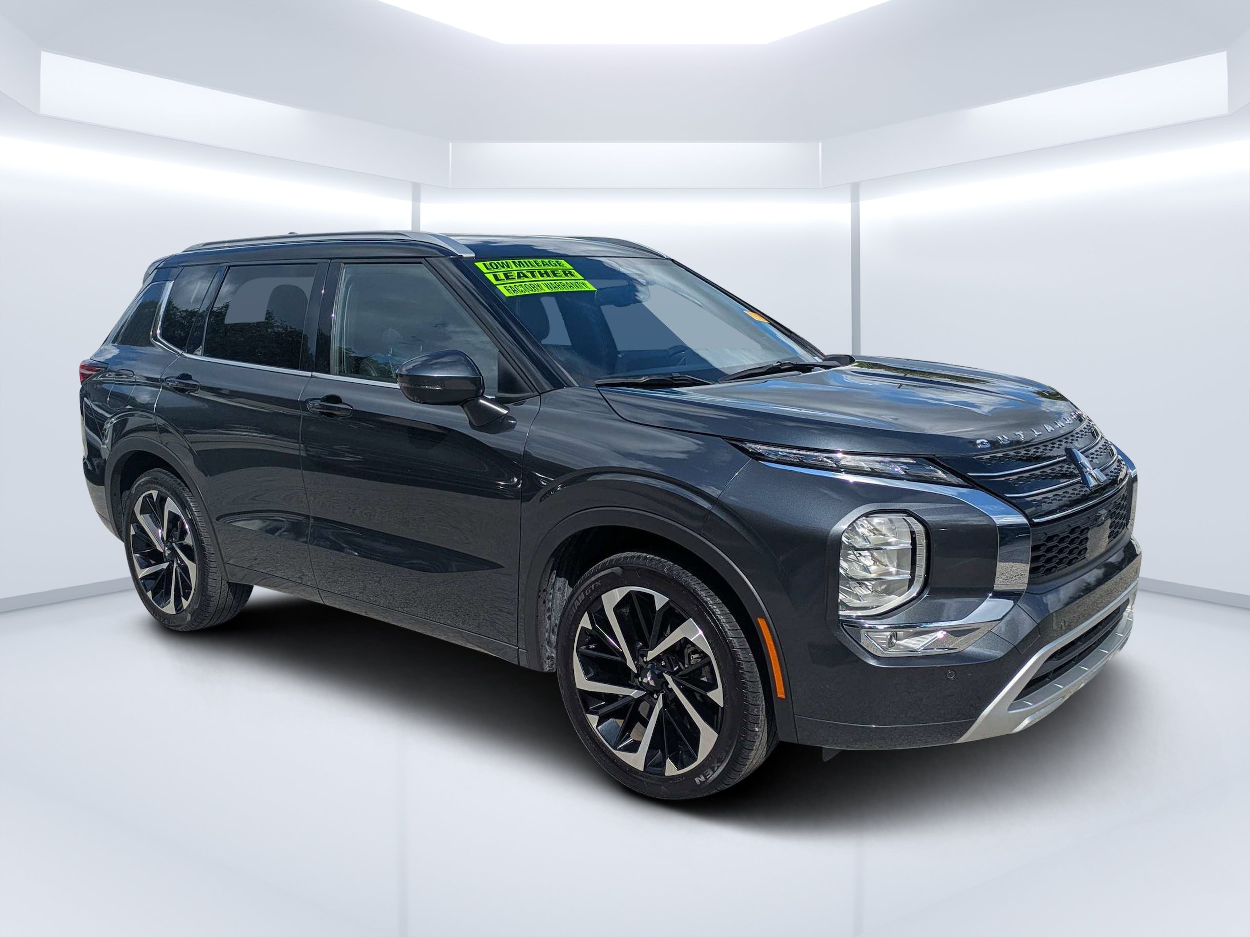 2024 Mitsubishi Outlander SEL 2WD's photo