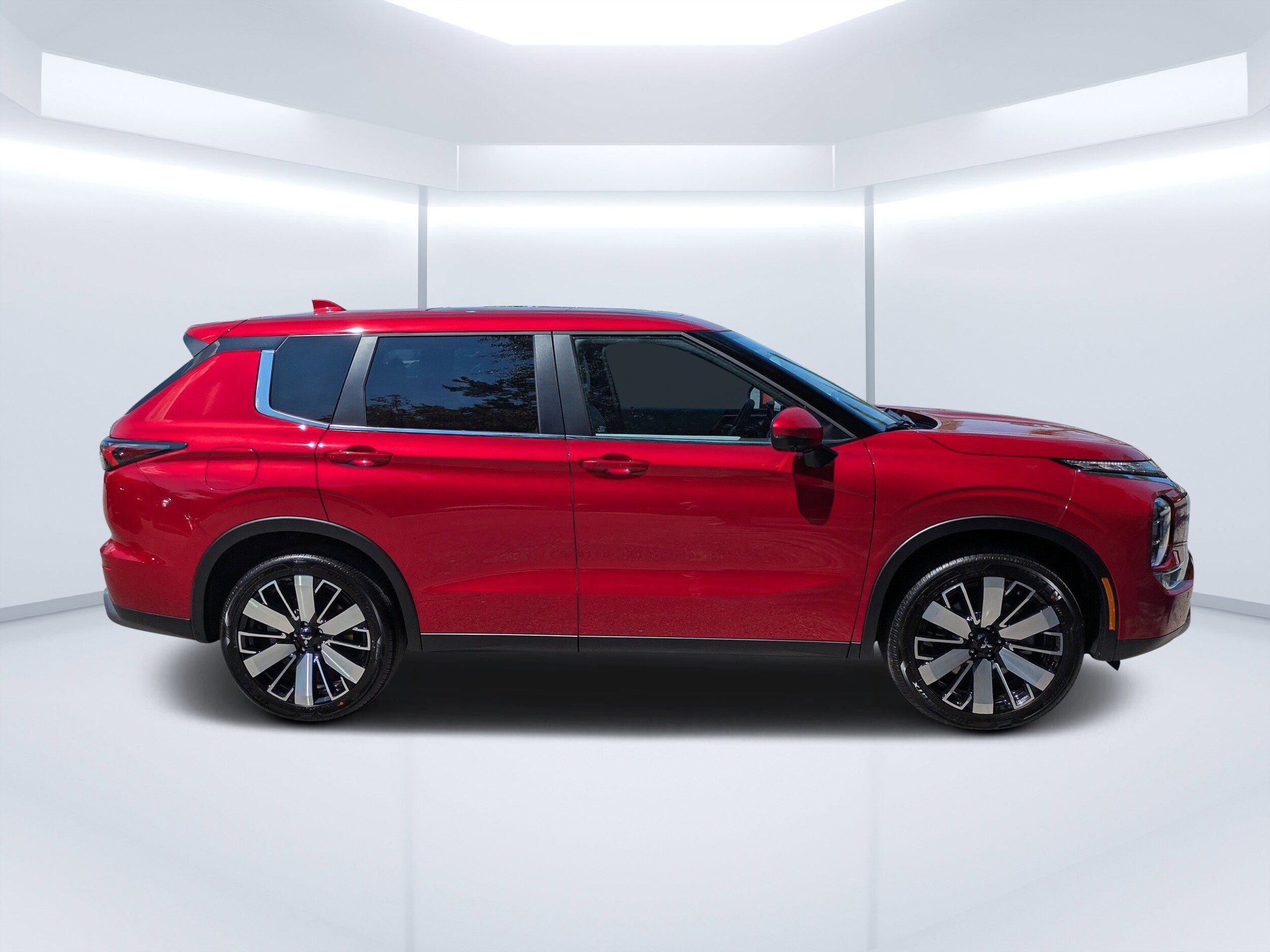 2025 Mitsubishi Outlander SE photo 2
