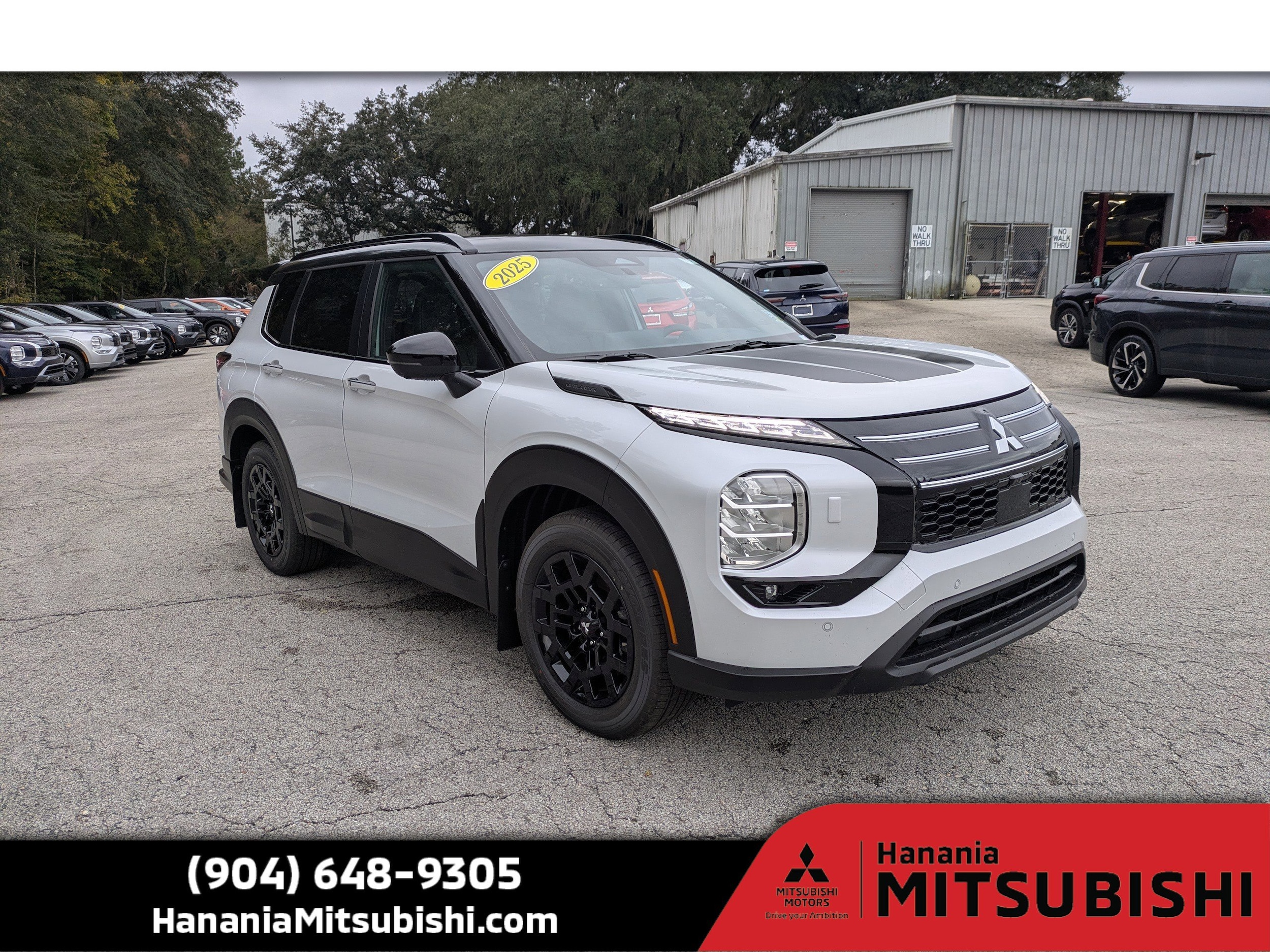 2025 Mitsubishi Outlander Trail Edition's photo