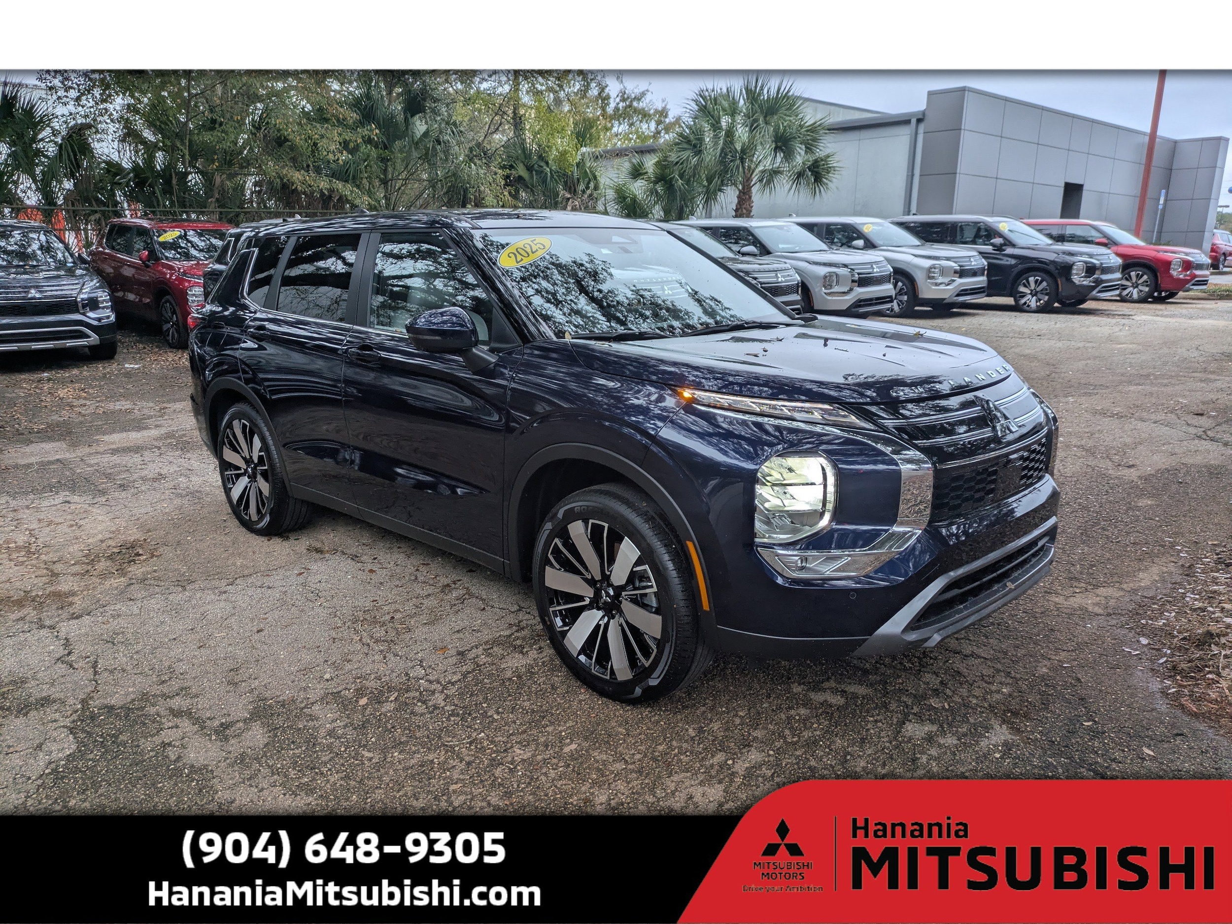 2025 Mitsubishi Outlander SE's photo