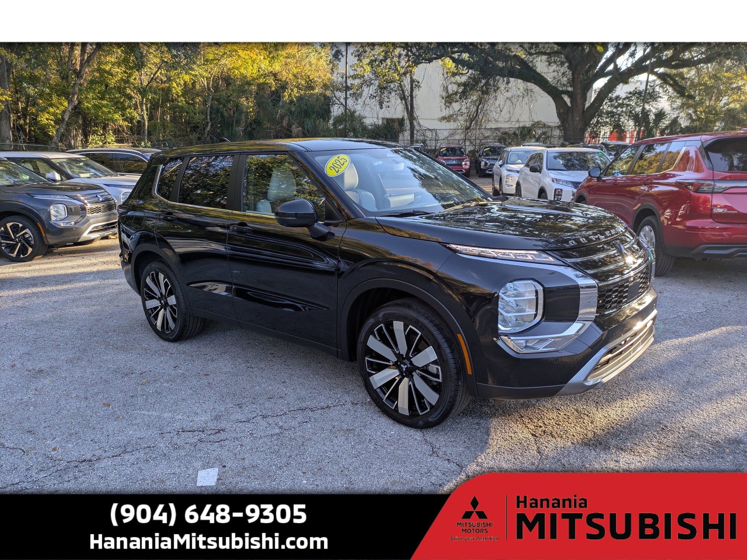 2025 Mitsubishi Outlander SE's photo