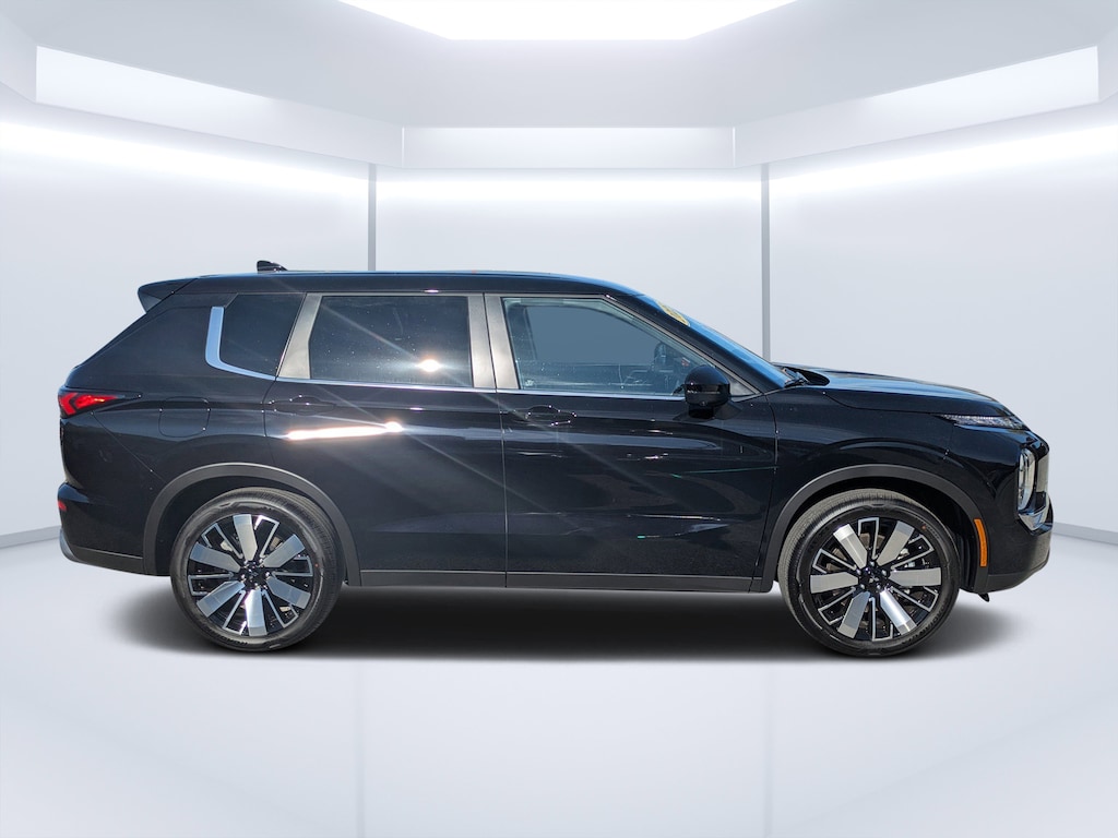 New 2025 Mitsubishi Outlander SE SUV