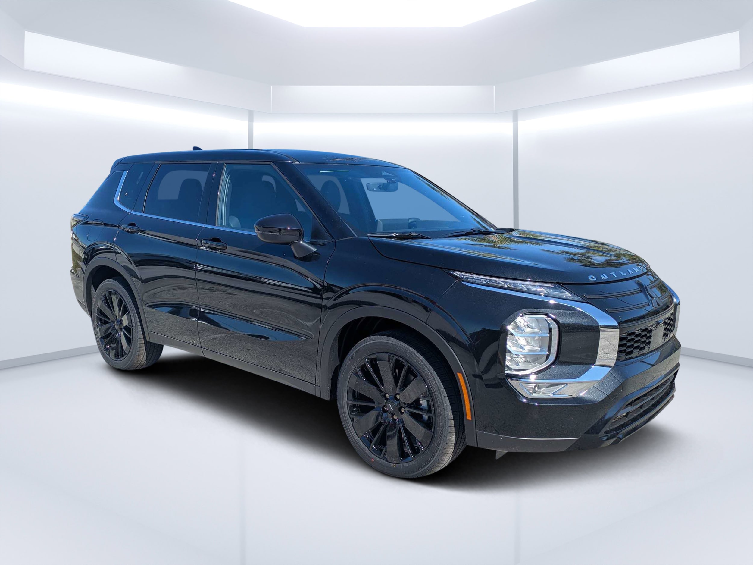 2026 Mitsubishi Outlander LE FWD's photo