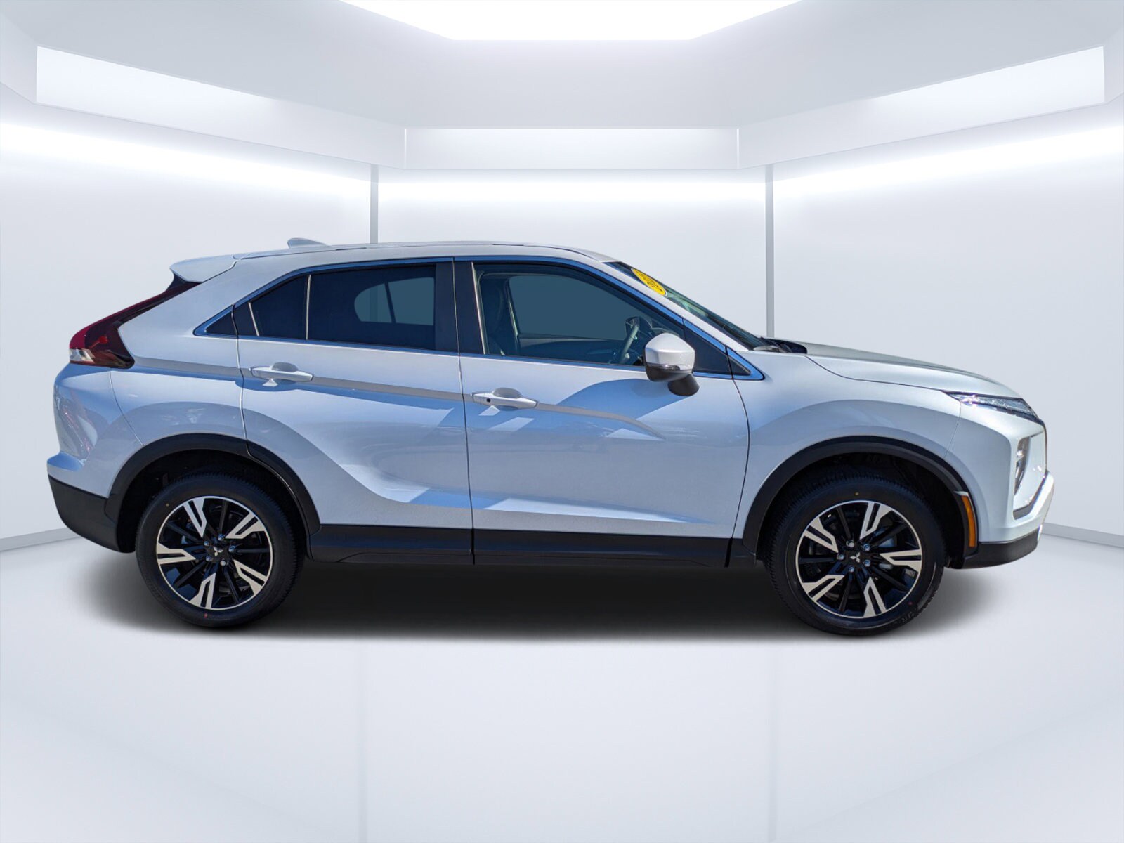 2025 Mitsubishi Eclipse Cross SE photo 2